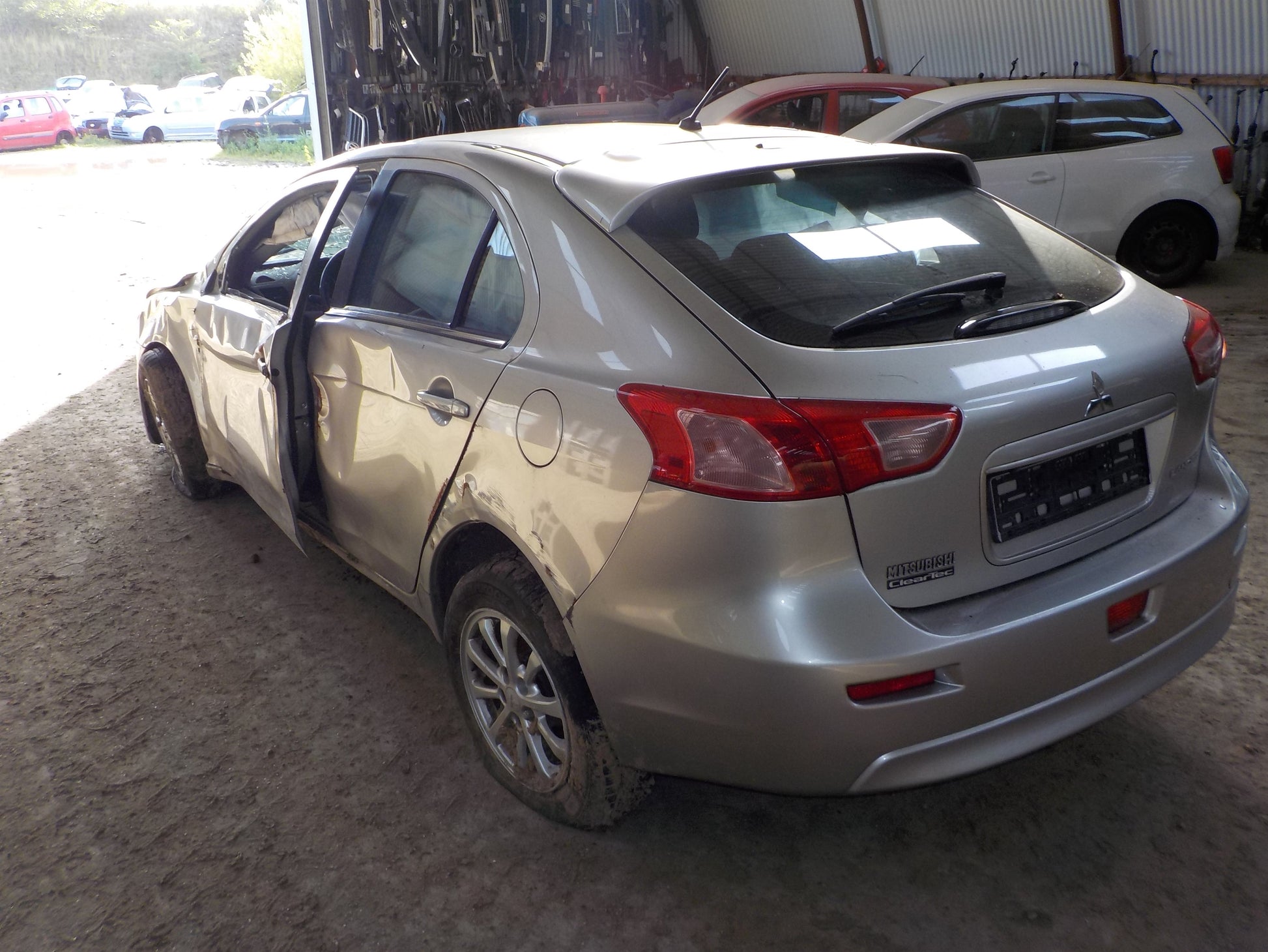 Mitsubishi Lancer Pluk-Selv-Bil Med OEM Nr. Ophugger Fra Mitsubishi Ophugger