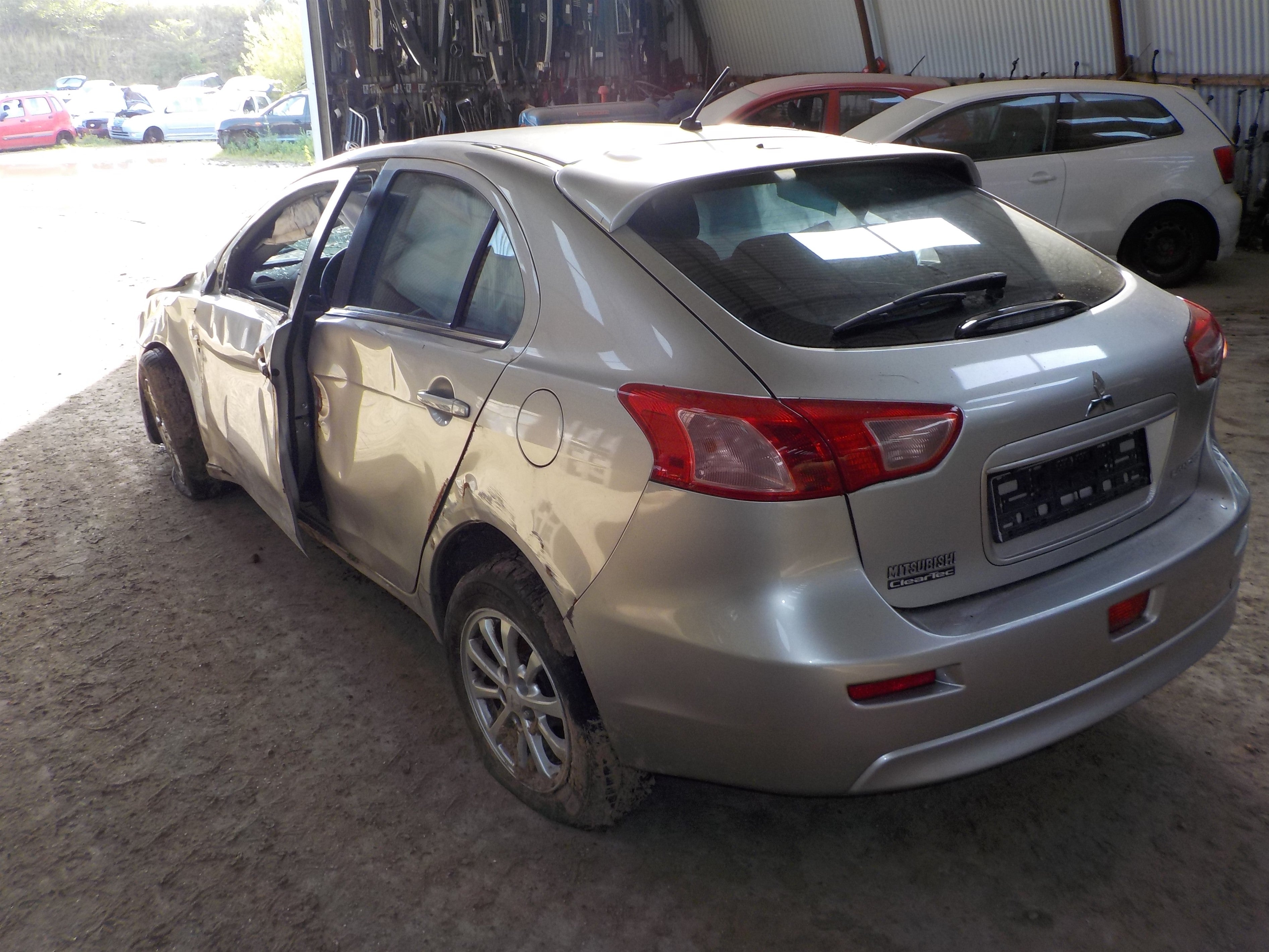 Mitsubishi Lancer Pluk-Selv-Bil Med OEM Nr. Ophugger Fra Mitsubishi Ophugger