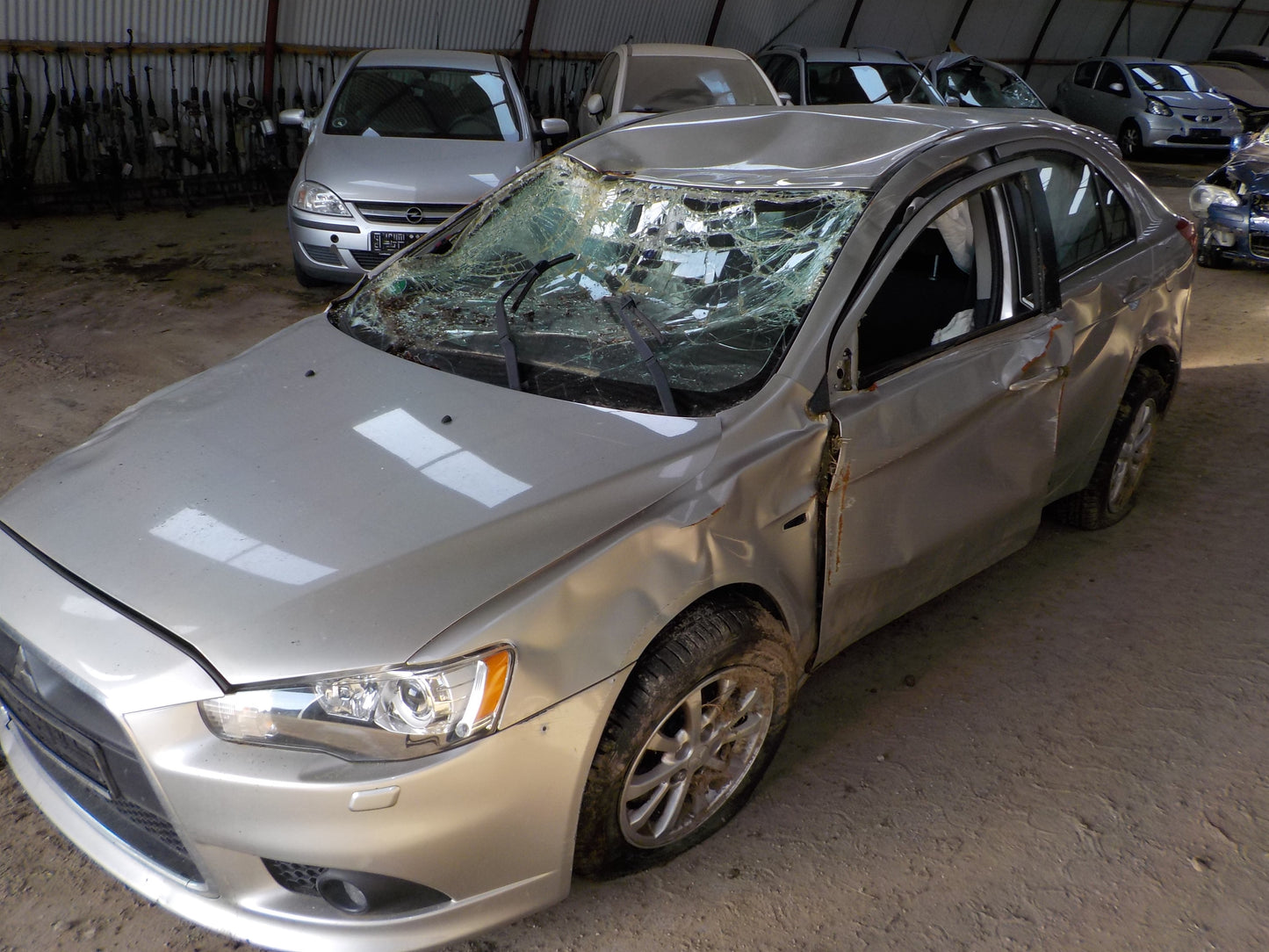 Mitsubishi Lancer Pluk-Selv-Bil Med OEM Nr. Ophugger Fra Mitsubishi Ophugger