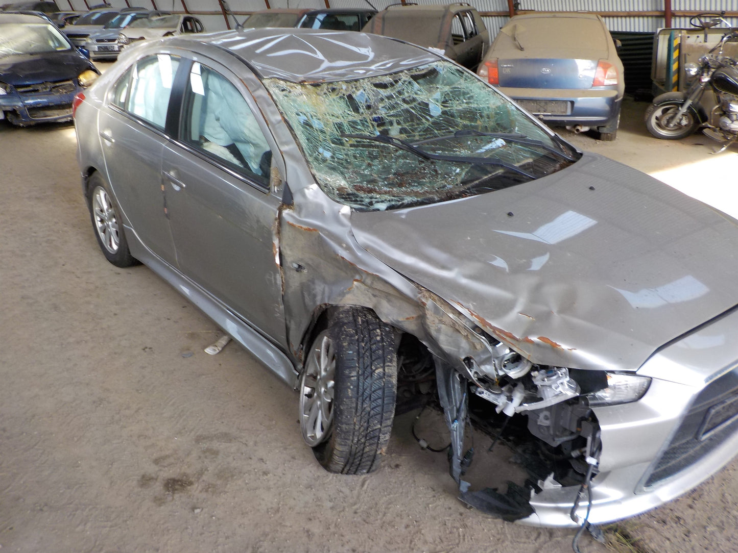 Mitsubishi Lancer Pluk-Selv-Bil Med OEM Nr. Ophugger Fra Mitsubishi Ophugger