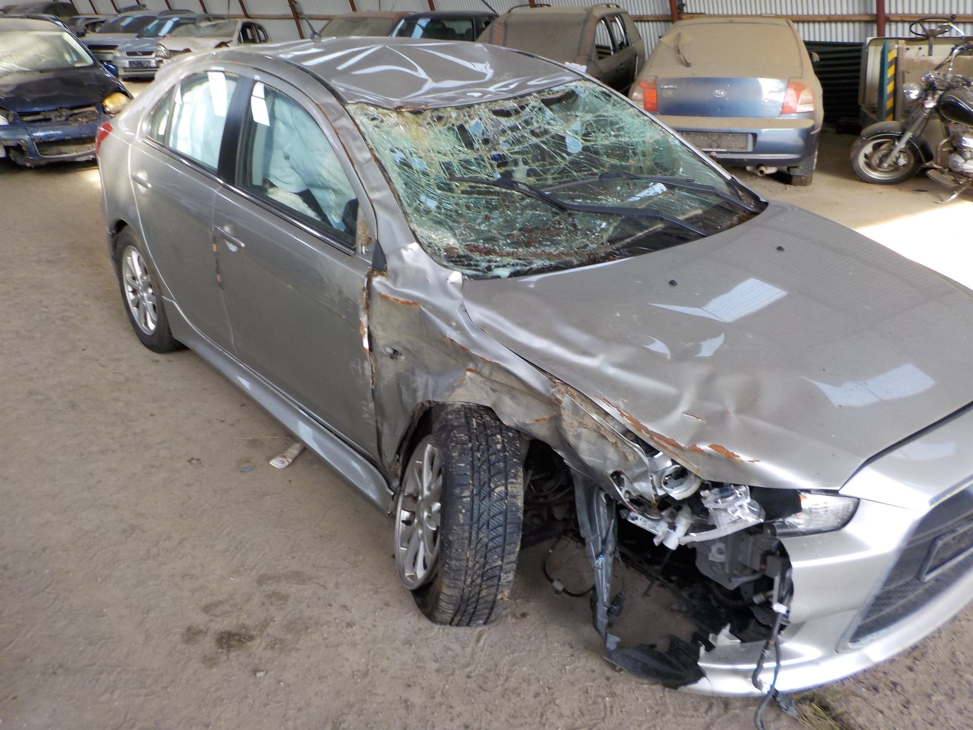 Mitsubishi Lancer Pluk-Selv-Bil Med OEM Nr. Ophugger Fra Mitsubishi Ophugger