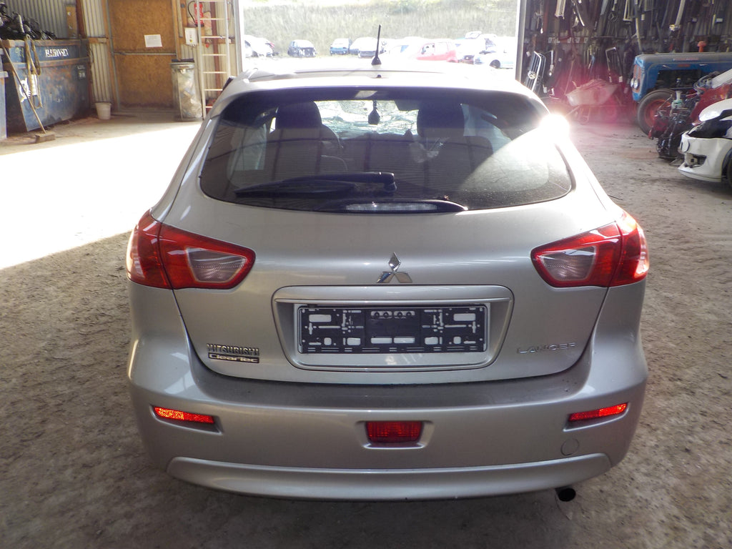Mitsubishi Lancer Pluk-Selv-Bil Med OEM Nr. Ophugger Fra Mitsubishi Ophugger