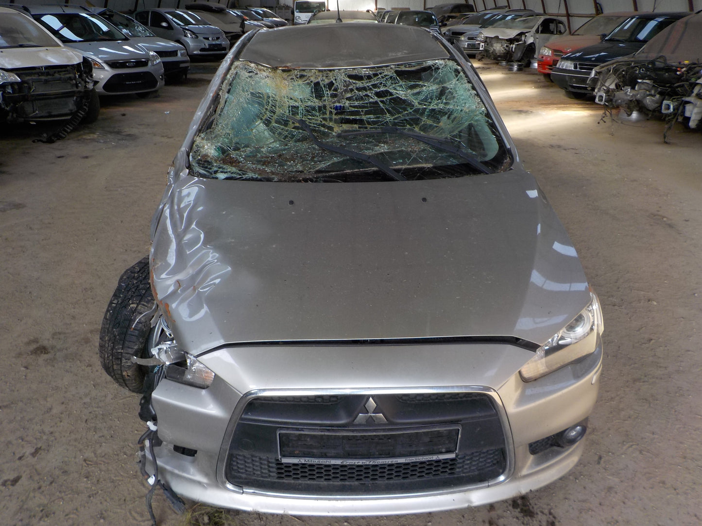 Mitsubishi Lancer Pluk-Selv-Bil Med OEM Nr. Ophugger Fra Mitsubishi Ophugger