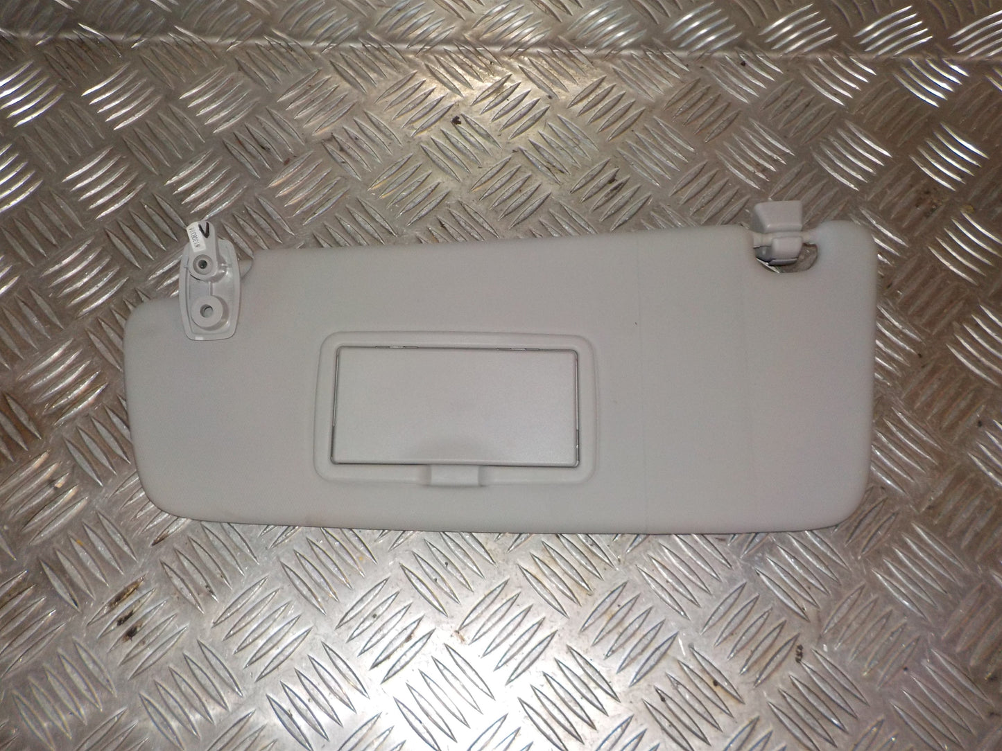 Opel Meriva B Solskærm Med OEM Nr. 13424473 Fra Opel Ophugger