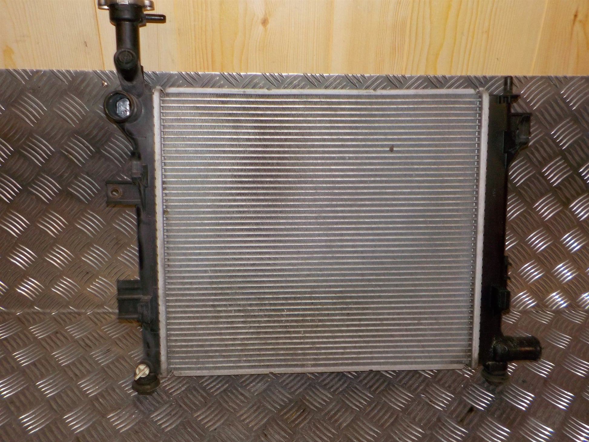 Kia Picanto Køler Med OEM Nr. 253101Y000 Fra Kia Ophugger