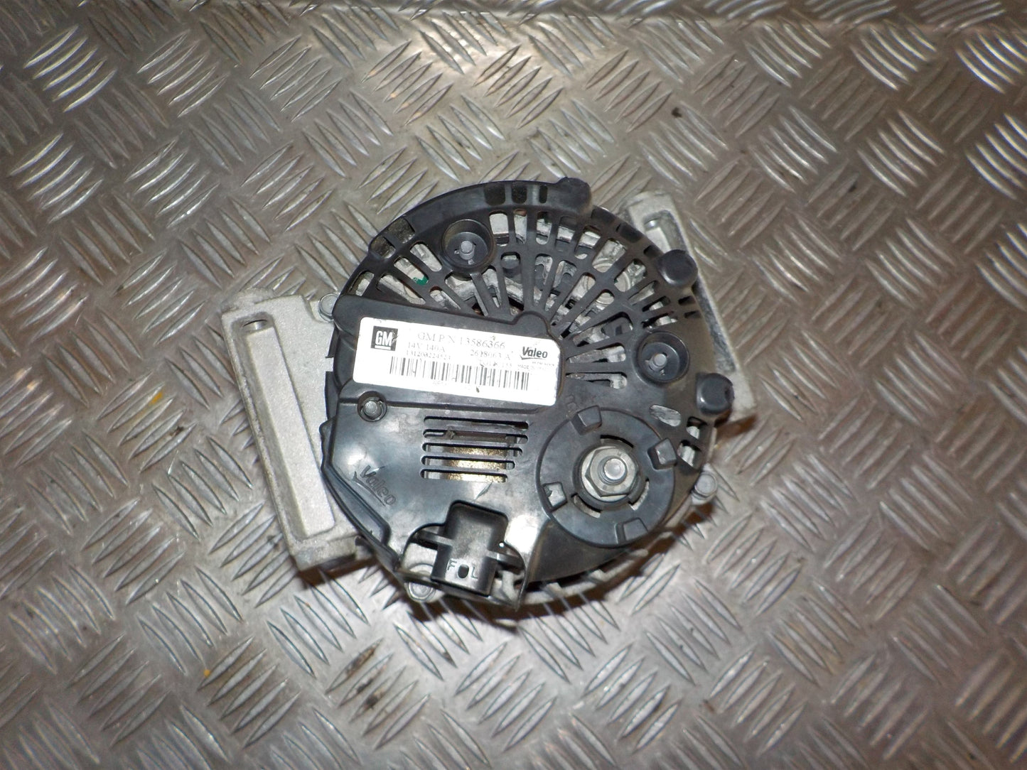 Opel Meriva B Generator Med OEM Nr. 13586366 Fra Opel Ophugger