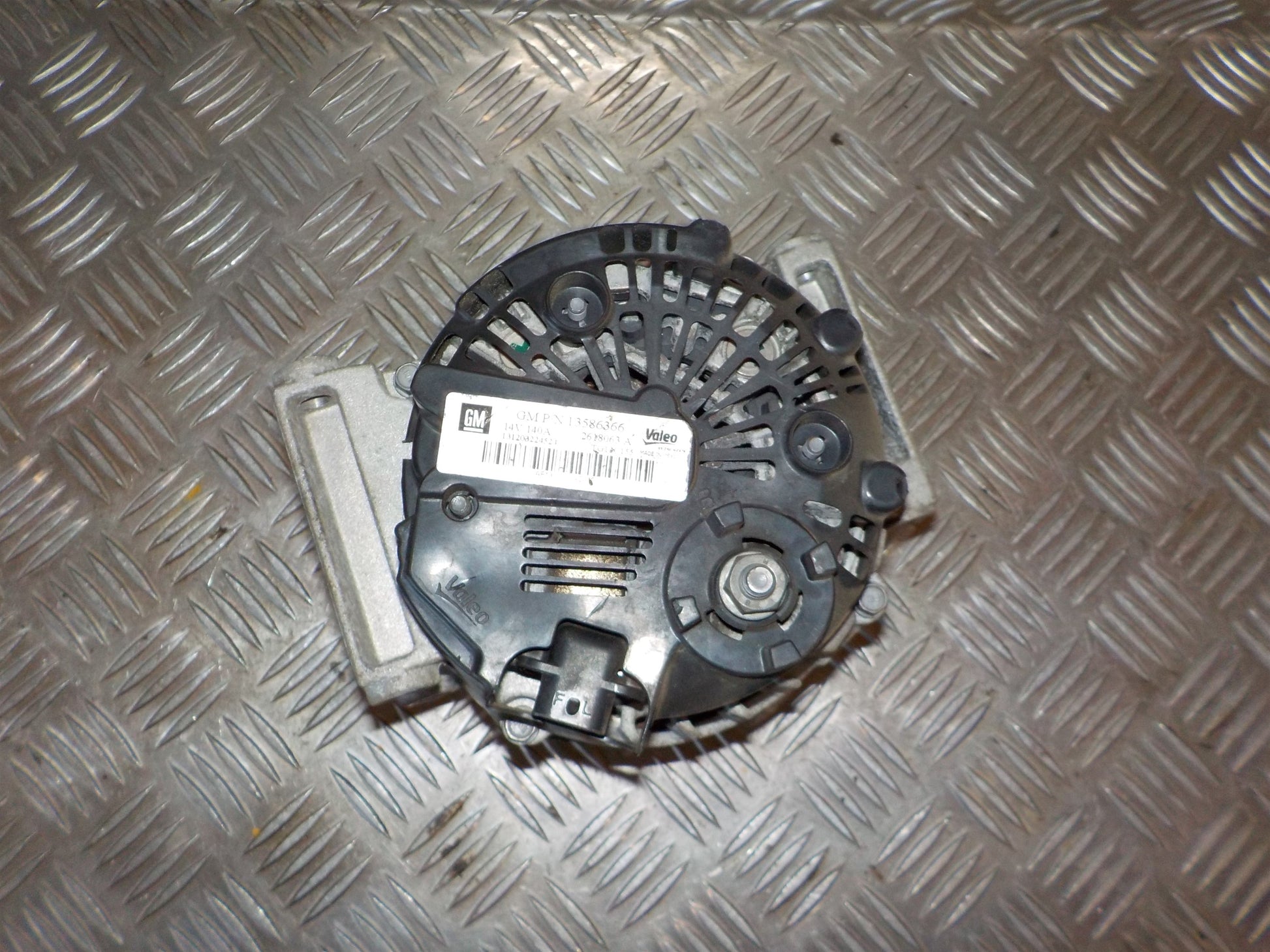 Opel Meriva B Generator Med OEM Nr. 13586366 Fra Opel Ophugger