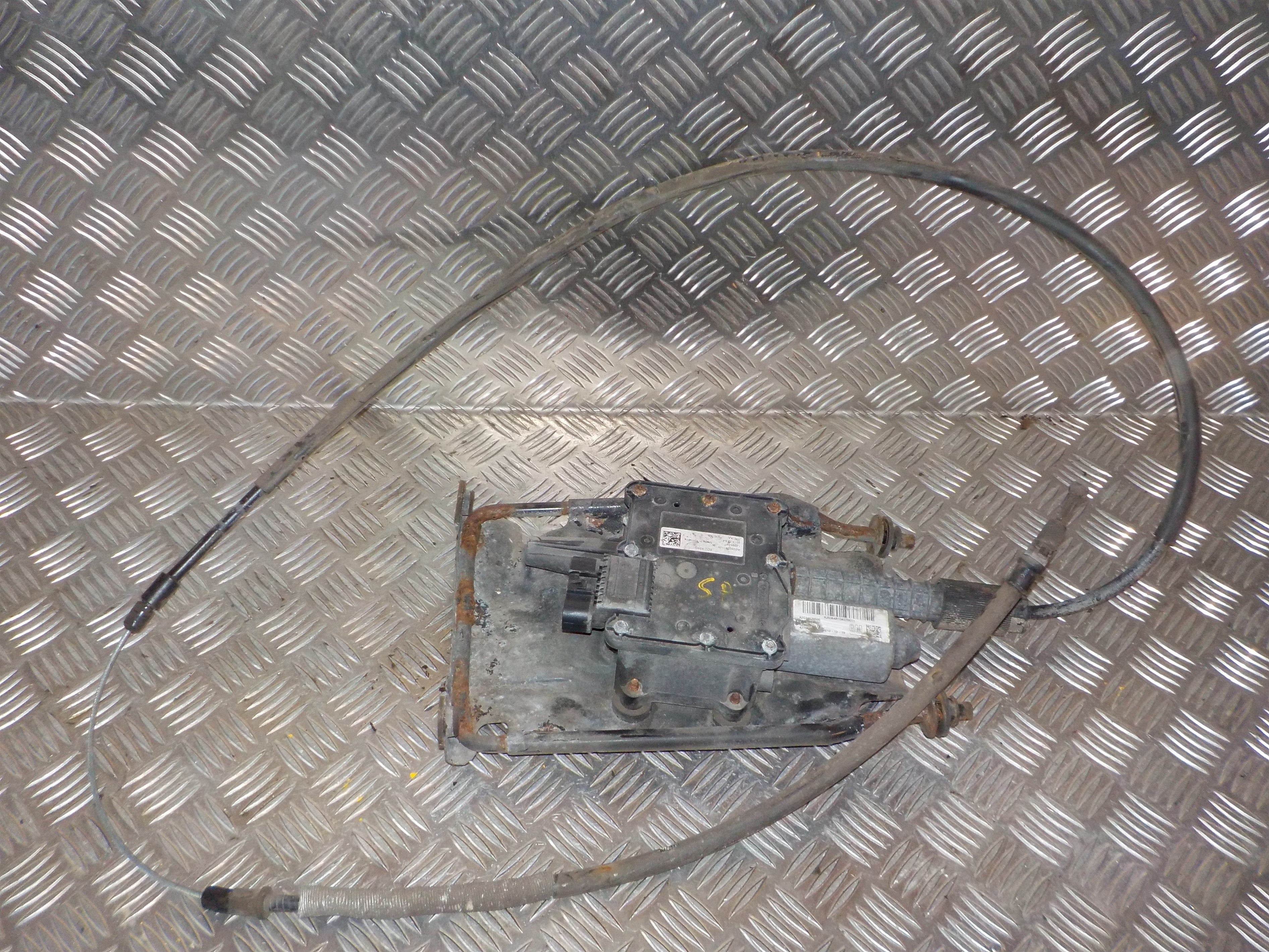 Opel Meriva B Håndbremse Med OEM Nr. 13386364 Fra Opel Ophugger