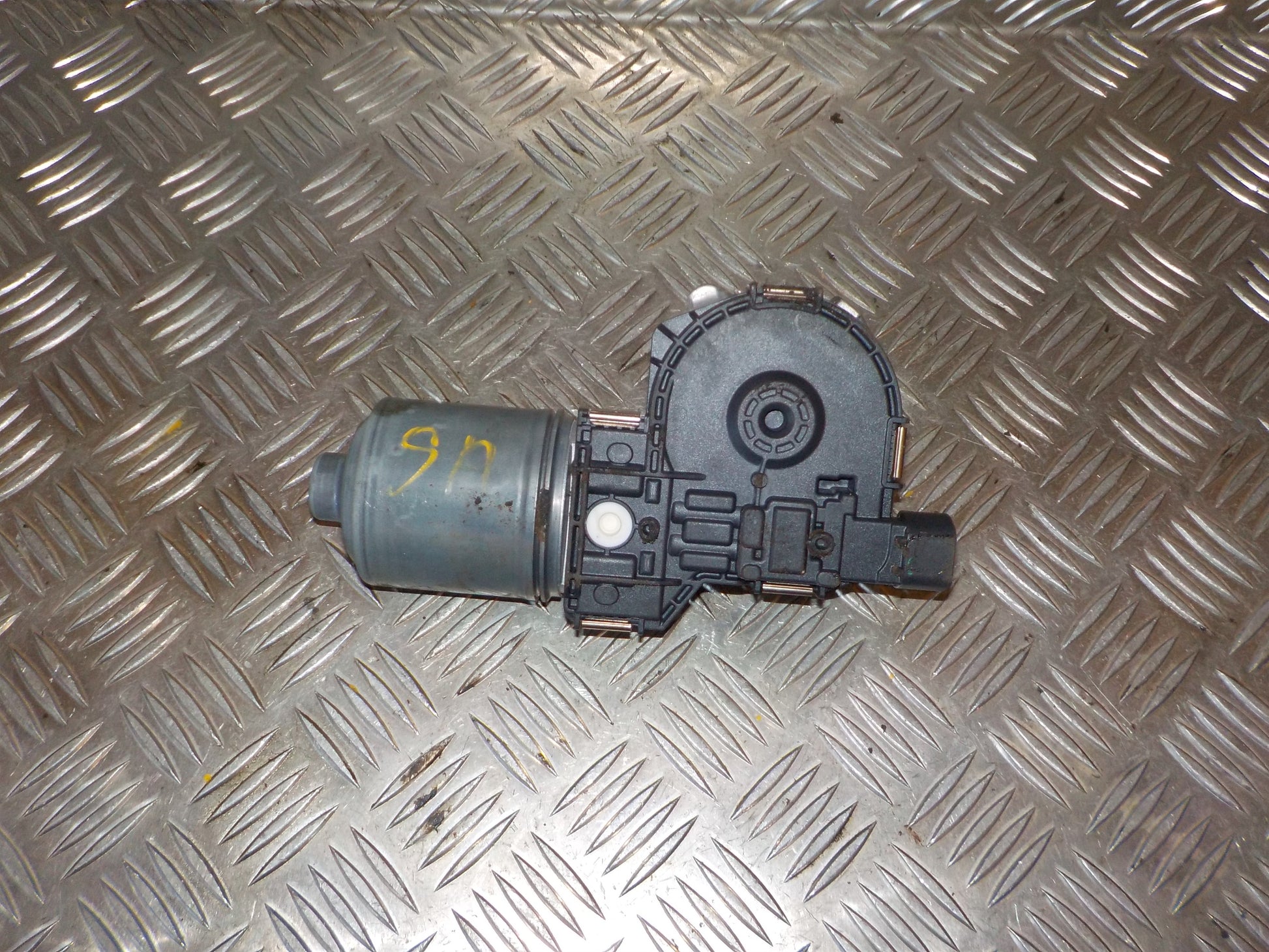 Opel Meriva B Viskermotor Med OEM Nr. 0390243009 Fra Opel Ophugger