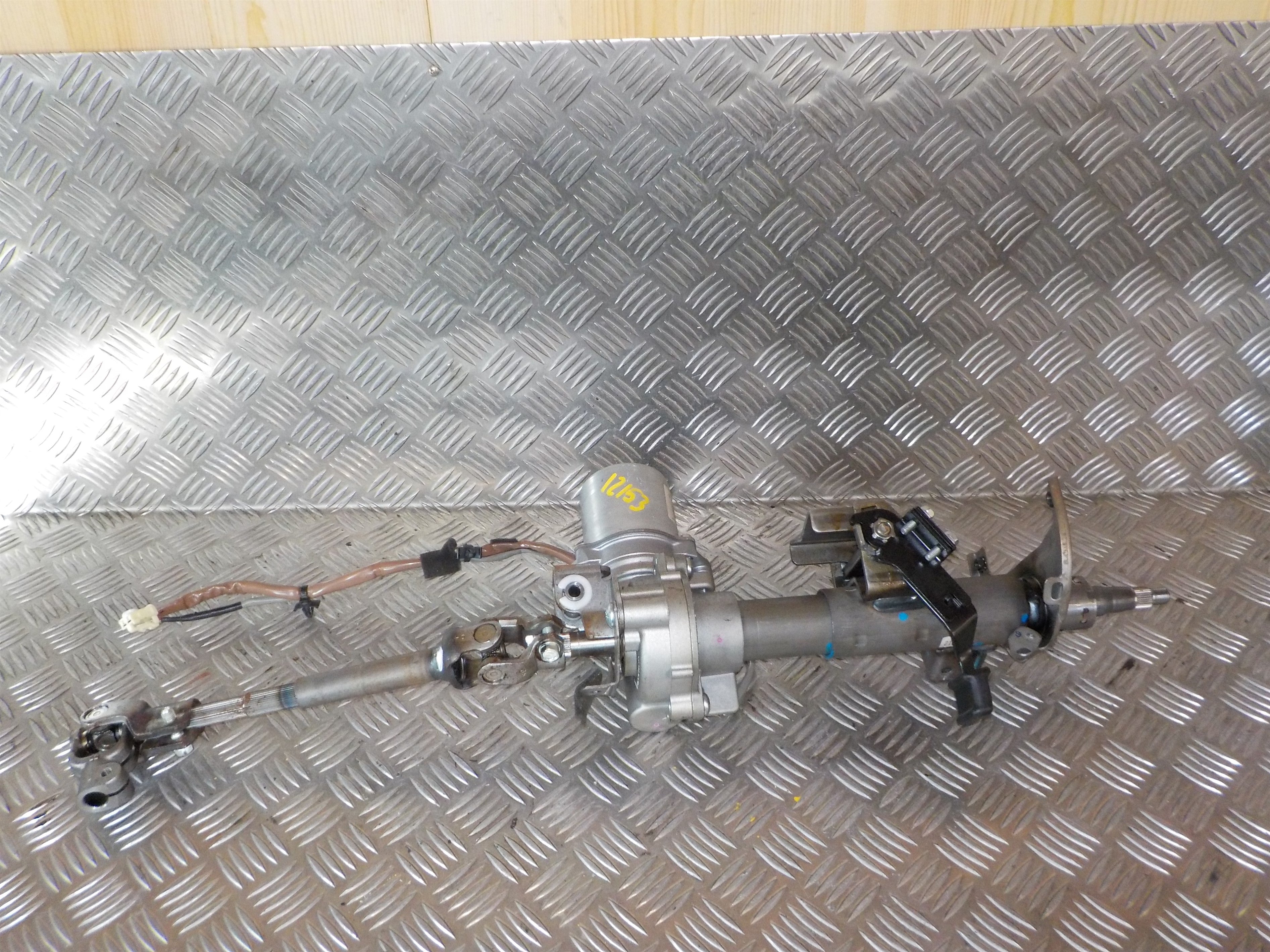 Toyota Aygo Ratstamme M/El-Servo Med OEM Nr. Ophugger Fra Toyota Ophugger