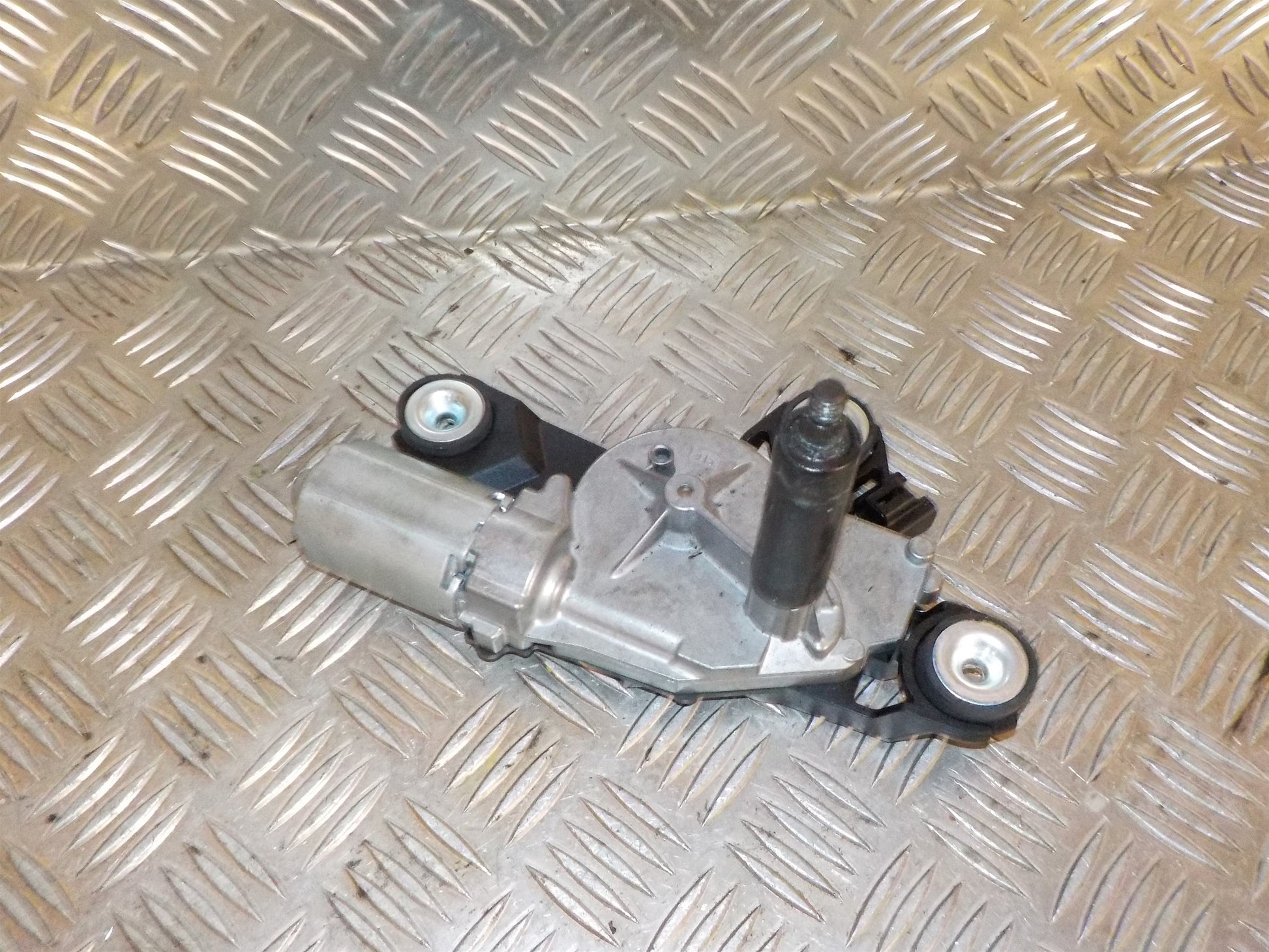 Ford Focus Bagrudevisker Motor Med OEM Nr. Ophugger Fra Ford Ophugger