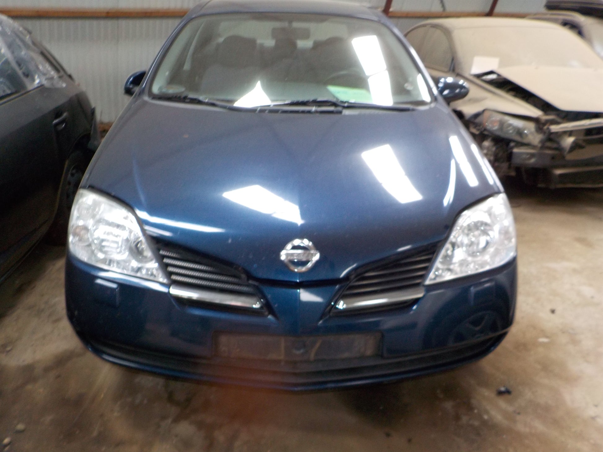 Nissan Primera P12 Pluk-Selv-Bil Med OEM Nr. Ophugger Fra Nissan Ophugger