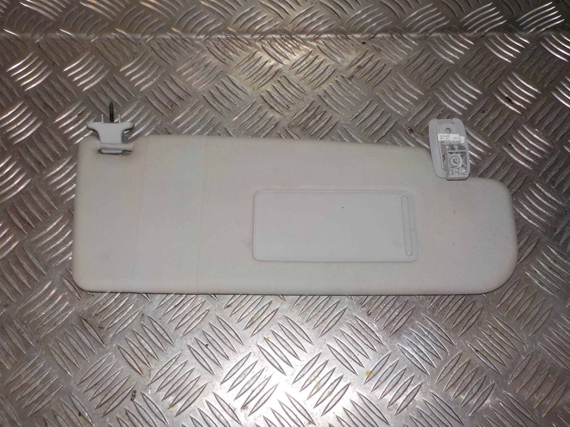 VW Golf 5 1K Solskærm Med OEM Nr. 1K0857552H Fra VW Ophugger