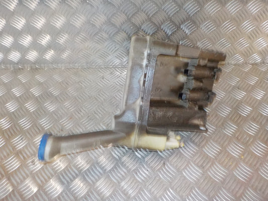 Toyota Aygo Sprinkler M/Motor Med OEM Nr. Ophugger Fra Toyota Ophugger