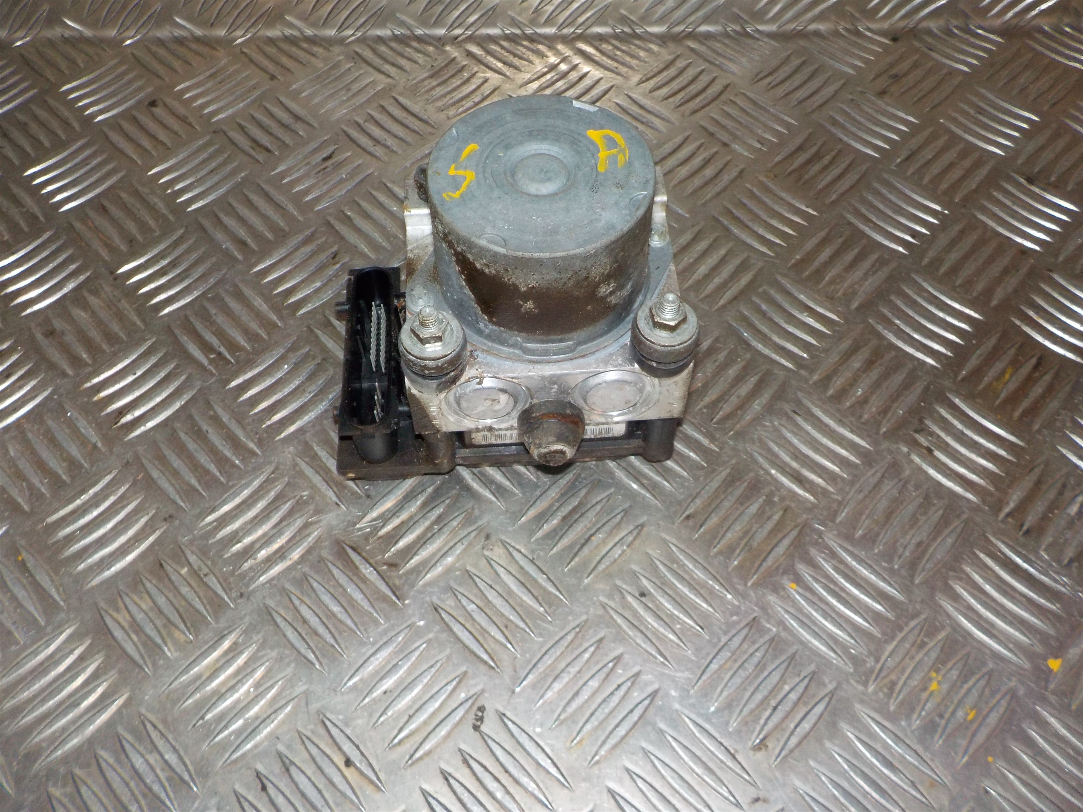 Toyota Aygo ABS Pumpe Med OEM Nr. 0265800441 Fra Toyota Ophugger