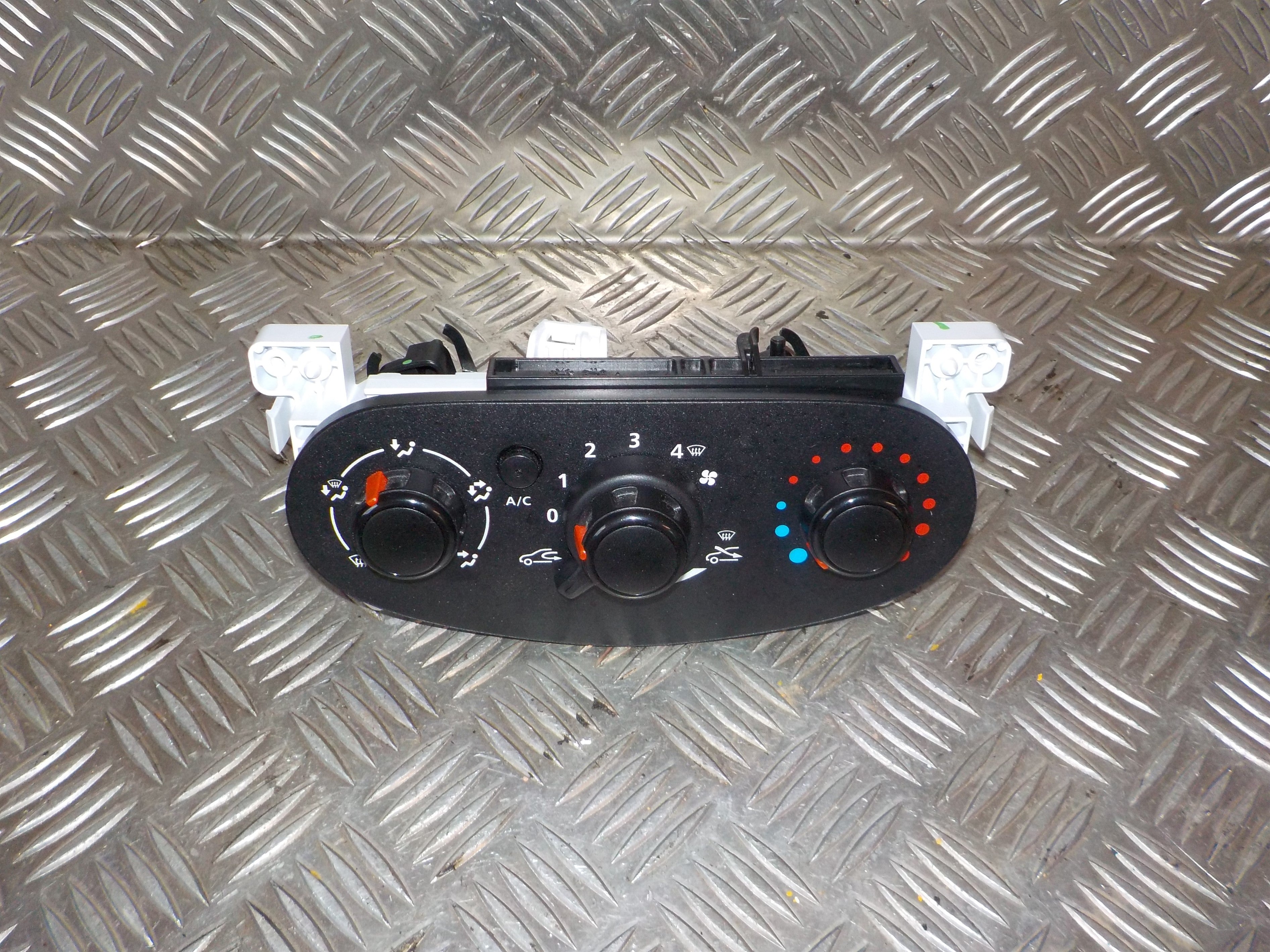 Dacia Dokker Varmeregulering Med OEM Nr. 5P3743000 Fra Dacia Ophugger