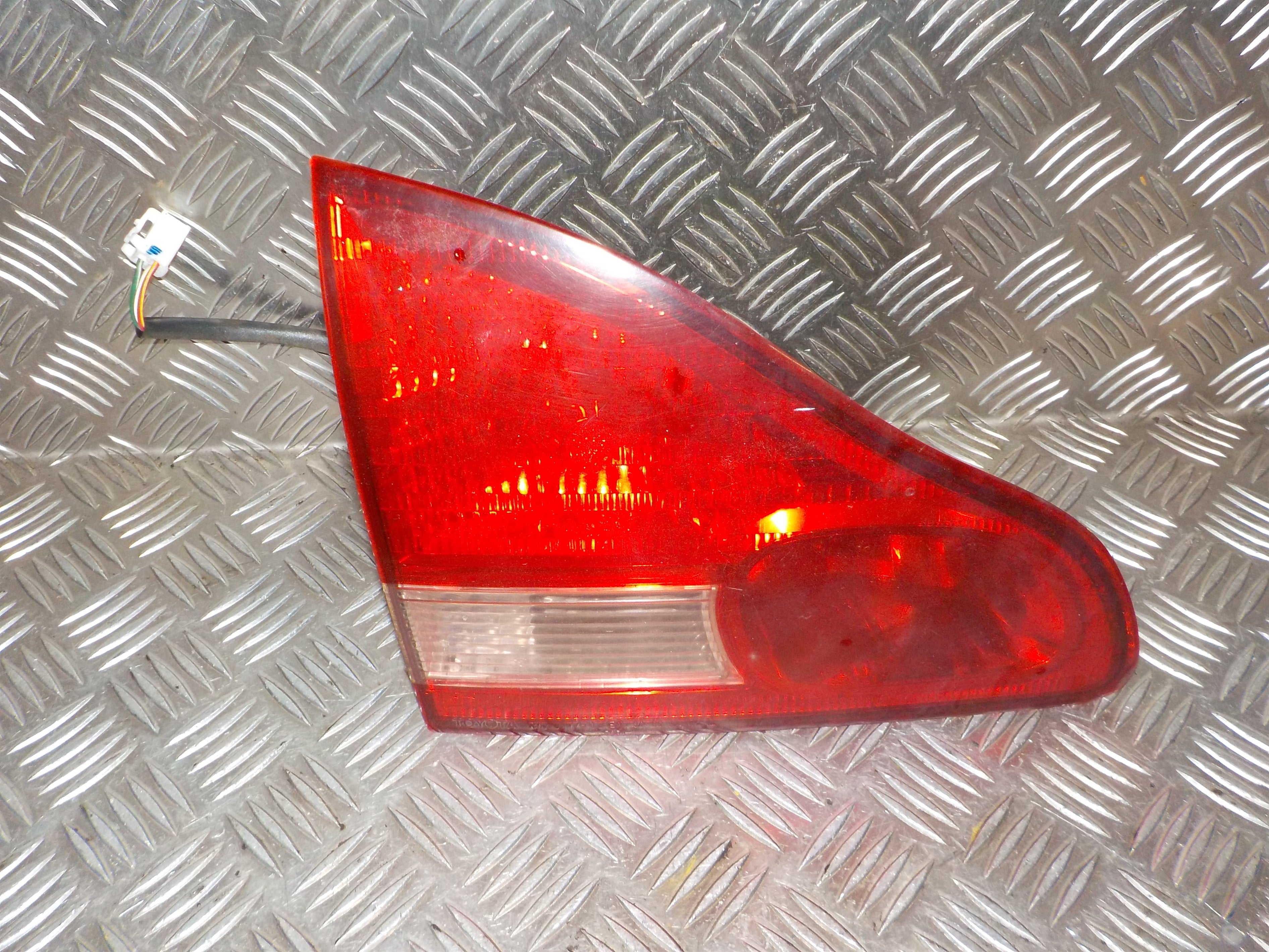 Toyota Avensis Verso Baglygte Med OEM Nr. 8159144070 Fra Toyota Ophugger