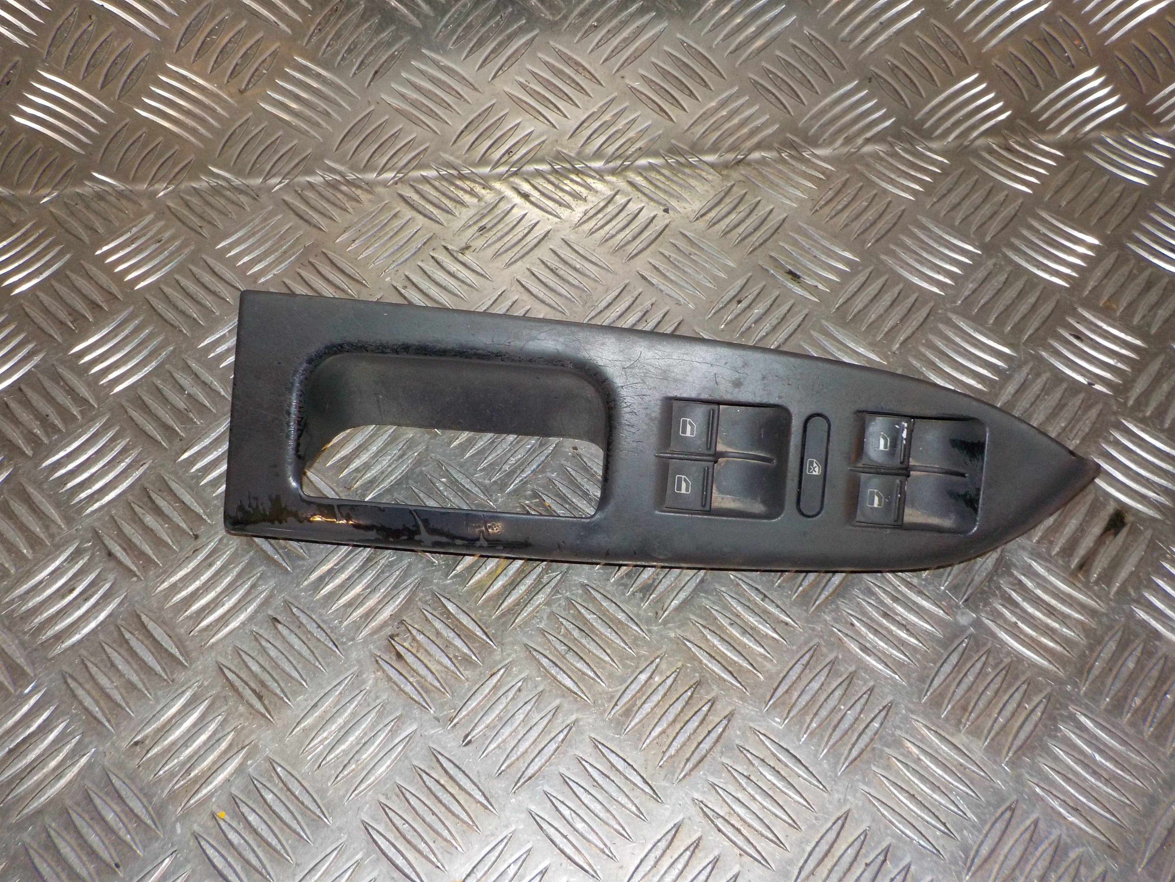 VW Touran 1T/Gp Kontakt Rudehejs Med OEM Nr. 1K4959857A Fra VW Ophugger