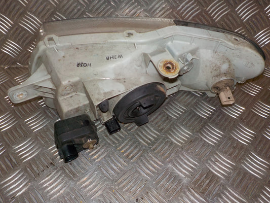 Hyundai Accent Forlygte Med OEM Nr. 9210225020 Fra Hyundai Ophugger