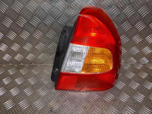 Hyundai Accent Baglygte Med OEM Nr. 9240225020 Fra Hyundai Ophugger