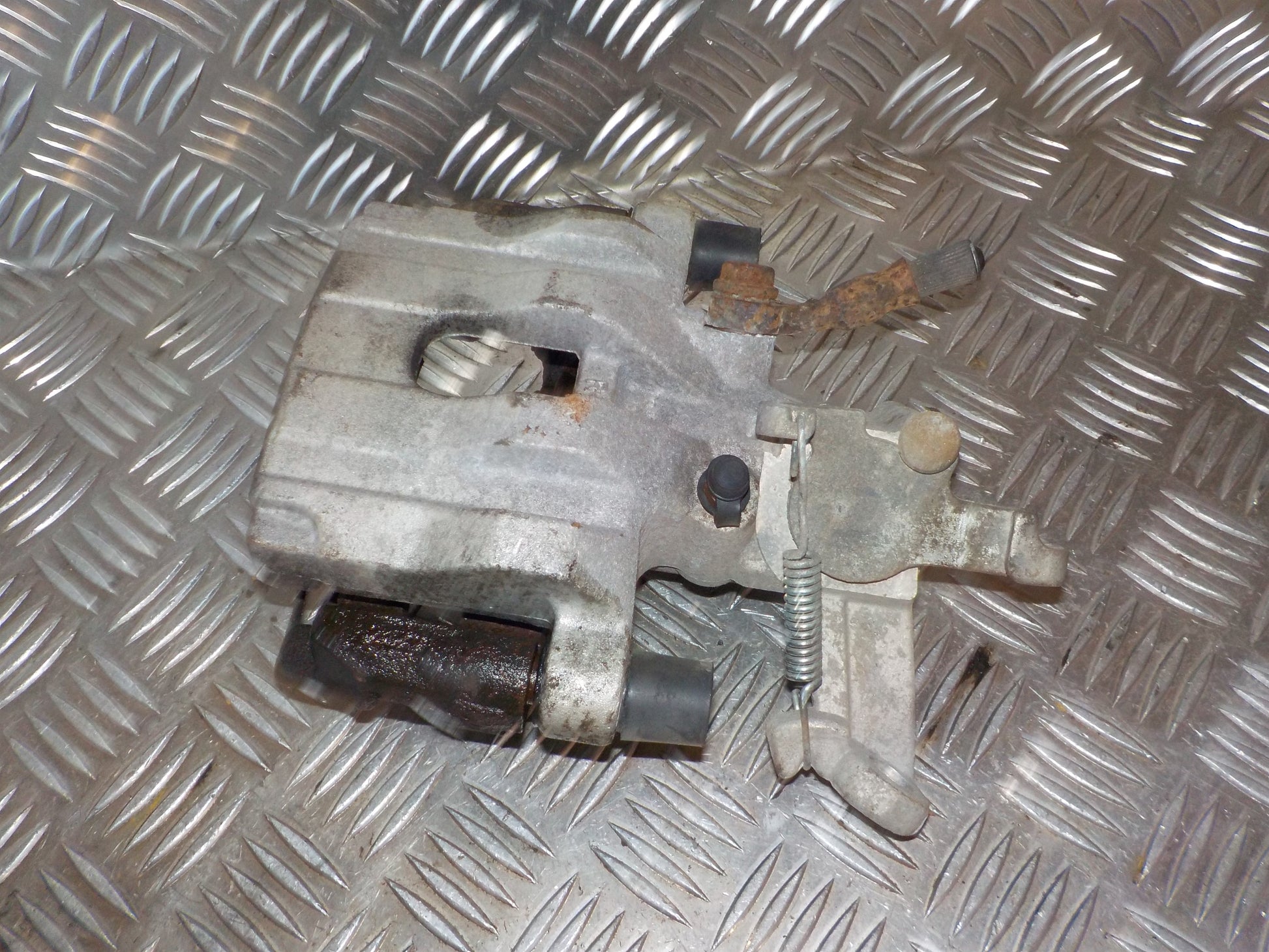 Opel Vectra C Bremsekaliber HB Med OEM Nr. Ophugger Fra Opel Ophugger