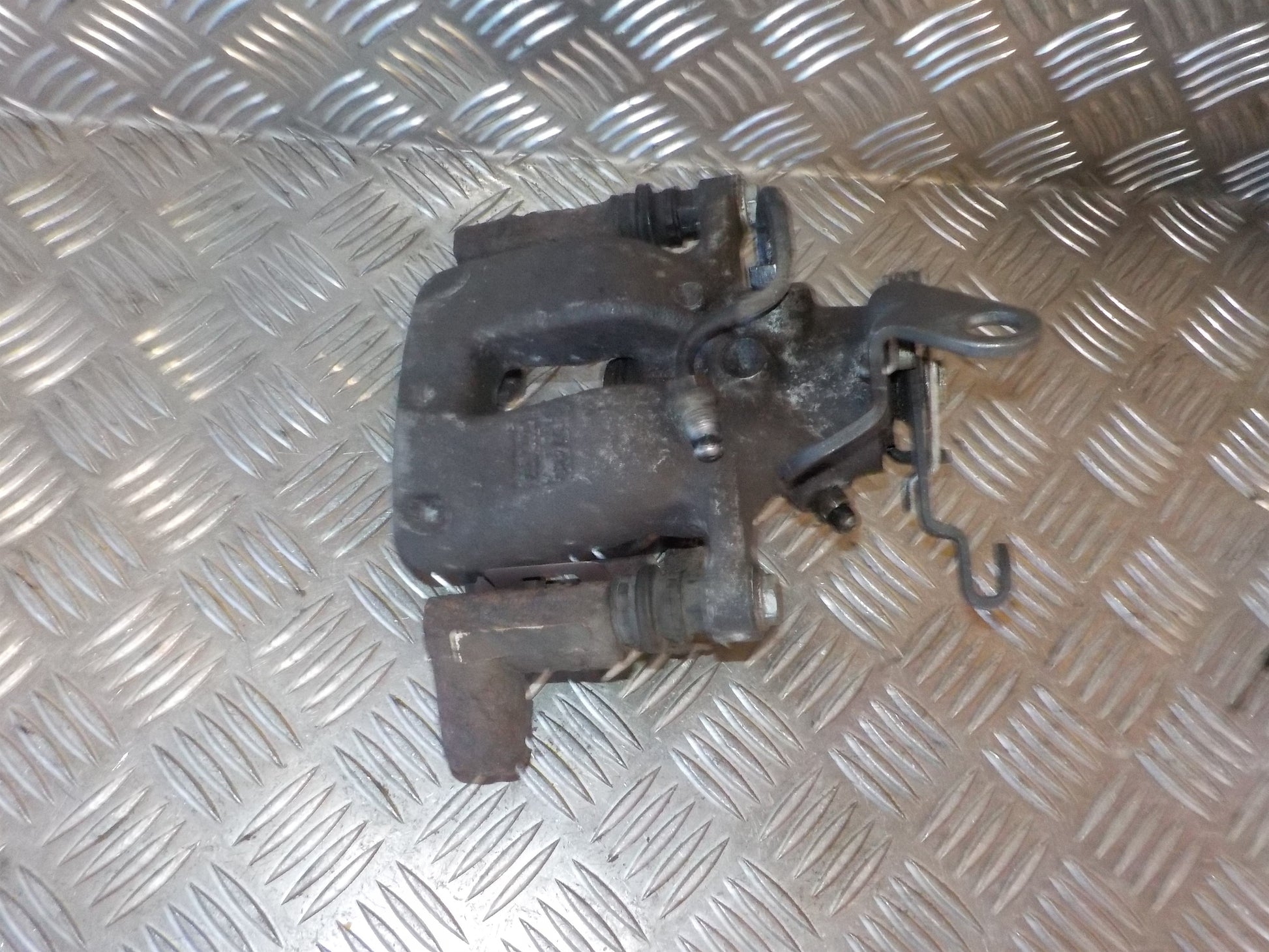 VW Touran 1T GP Bremsekaliber VB Med OEM Nr. 1K0615423M Fra VW Ophugger