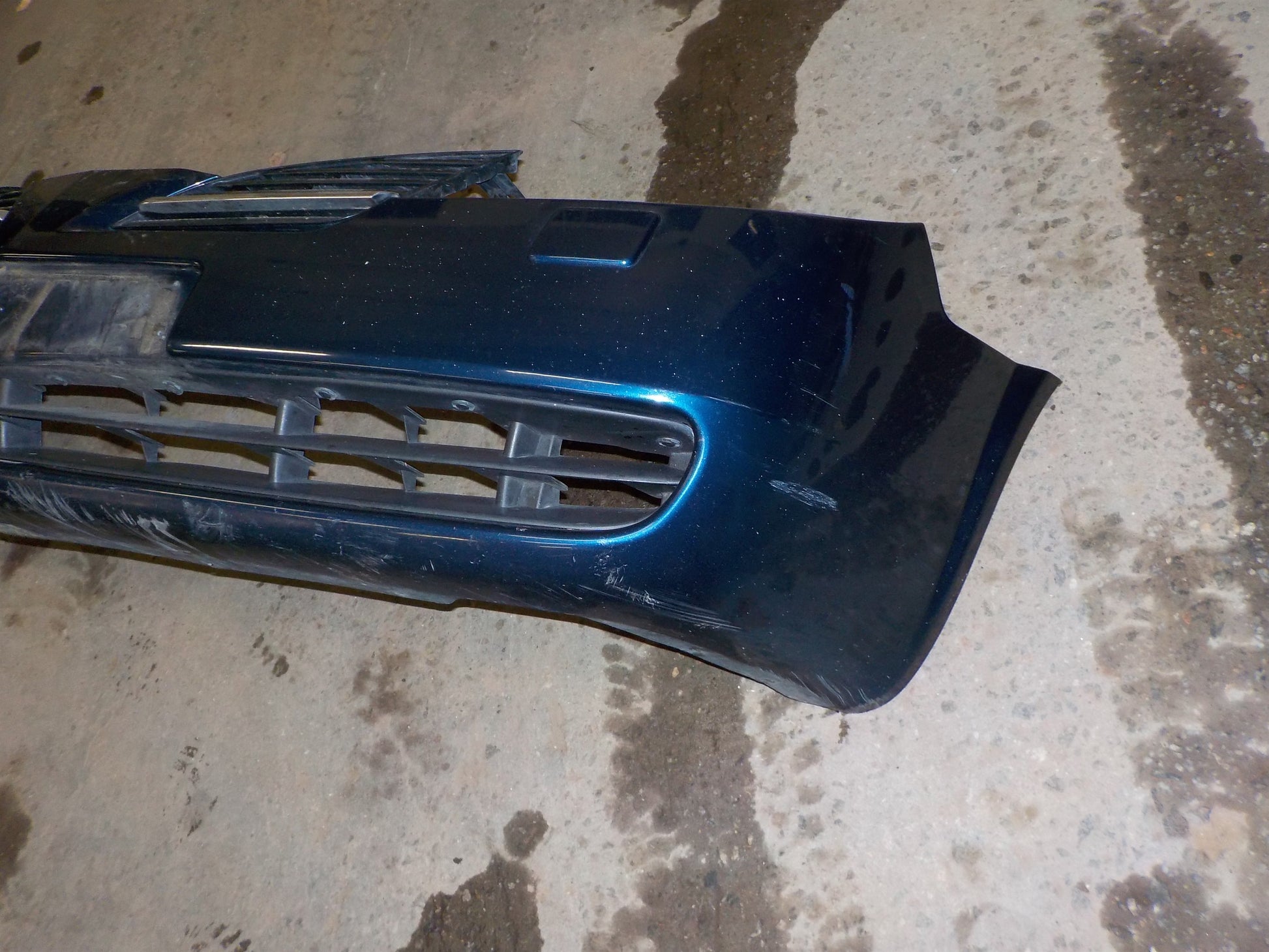 Nissan Primera P12 Forkofanger Med OEM Nr. 62022AU340 Fra Nissan Ophugger