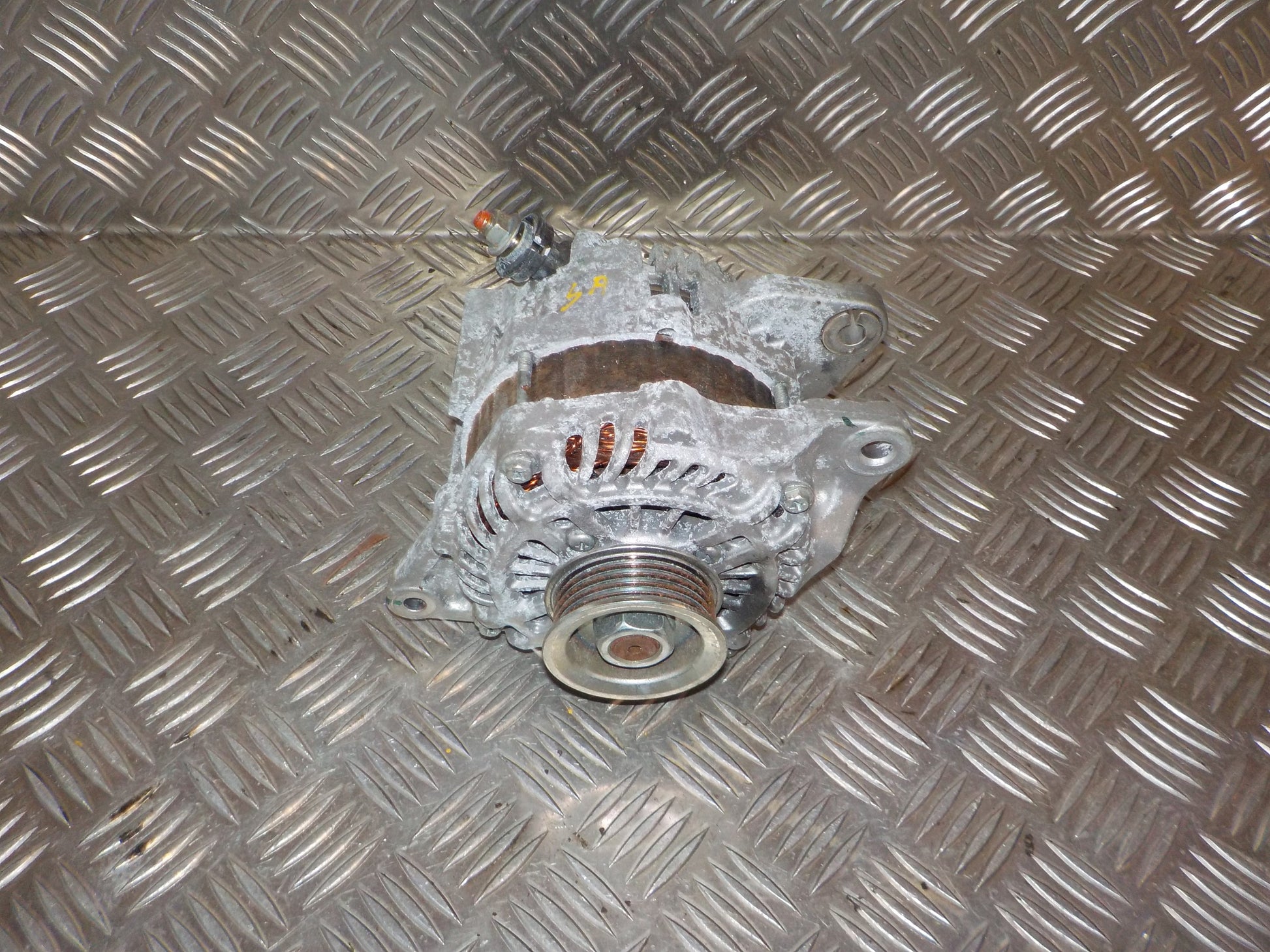 Mitsubishi Lancer Generator Med OEM Nr. A5TL0092B Fra Mitsubishi Ophugger