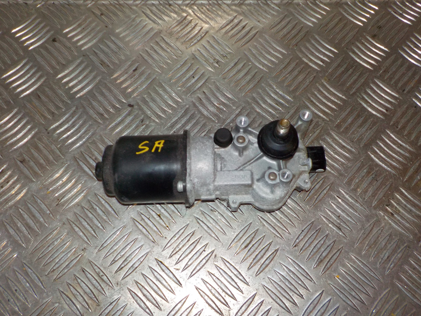 Mitsubishi Lancer Viskermotor Med OEM Nr. 8250A170 Fra Mitsubishi Ophugger