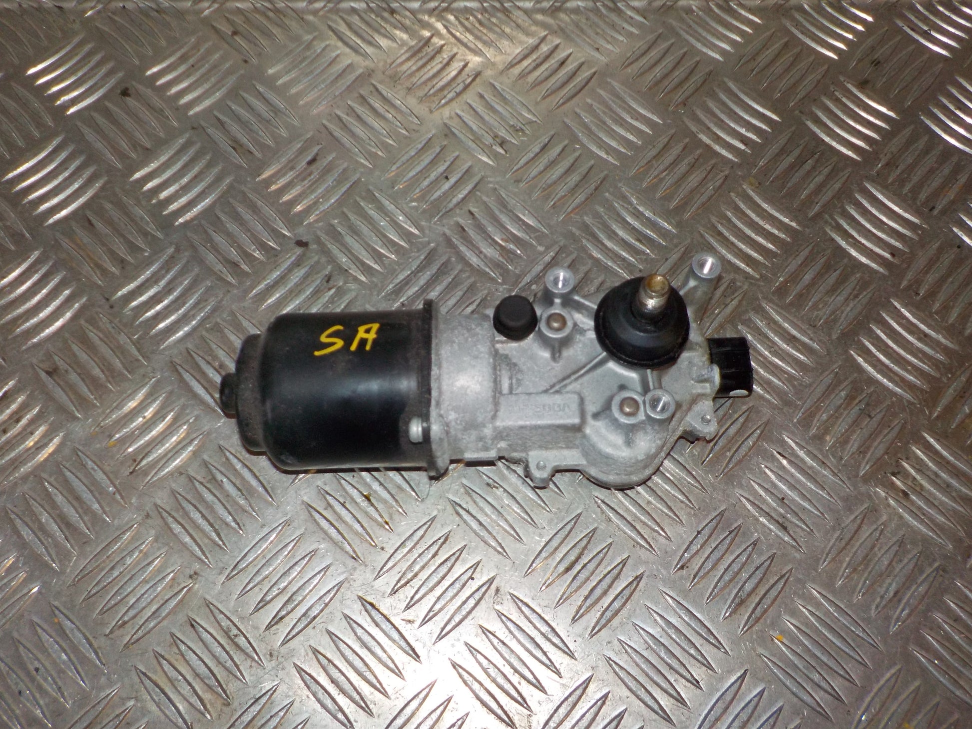 Mitsubishi Lancer Viskermotor Med OEM Nr. 8250A170 Fra Mitsubishi Ophugger