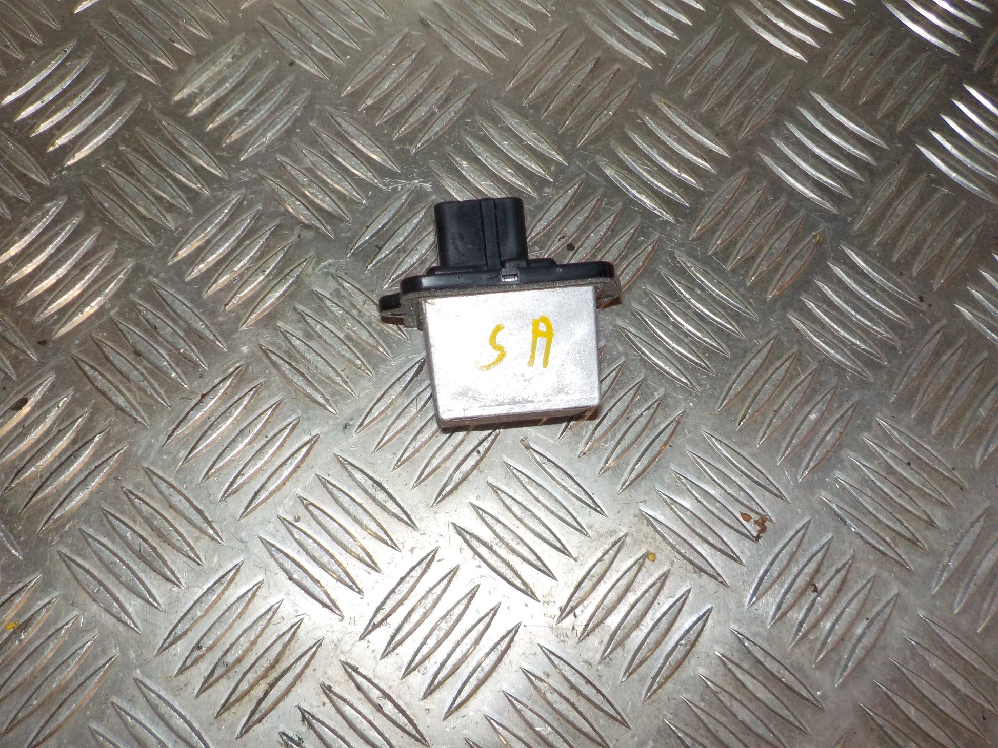 Mitsubishi Lancer Varmemodstand Med OEM Nr. 057A13C Fra Mitsubishi Ophugger