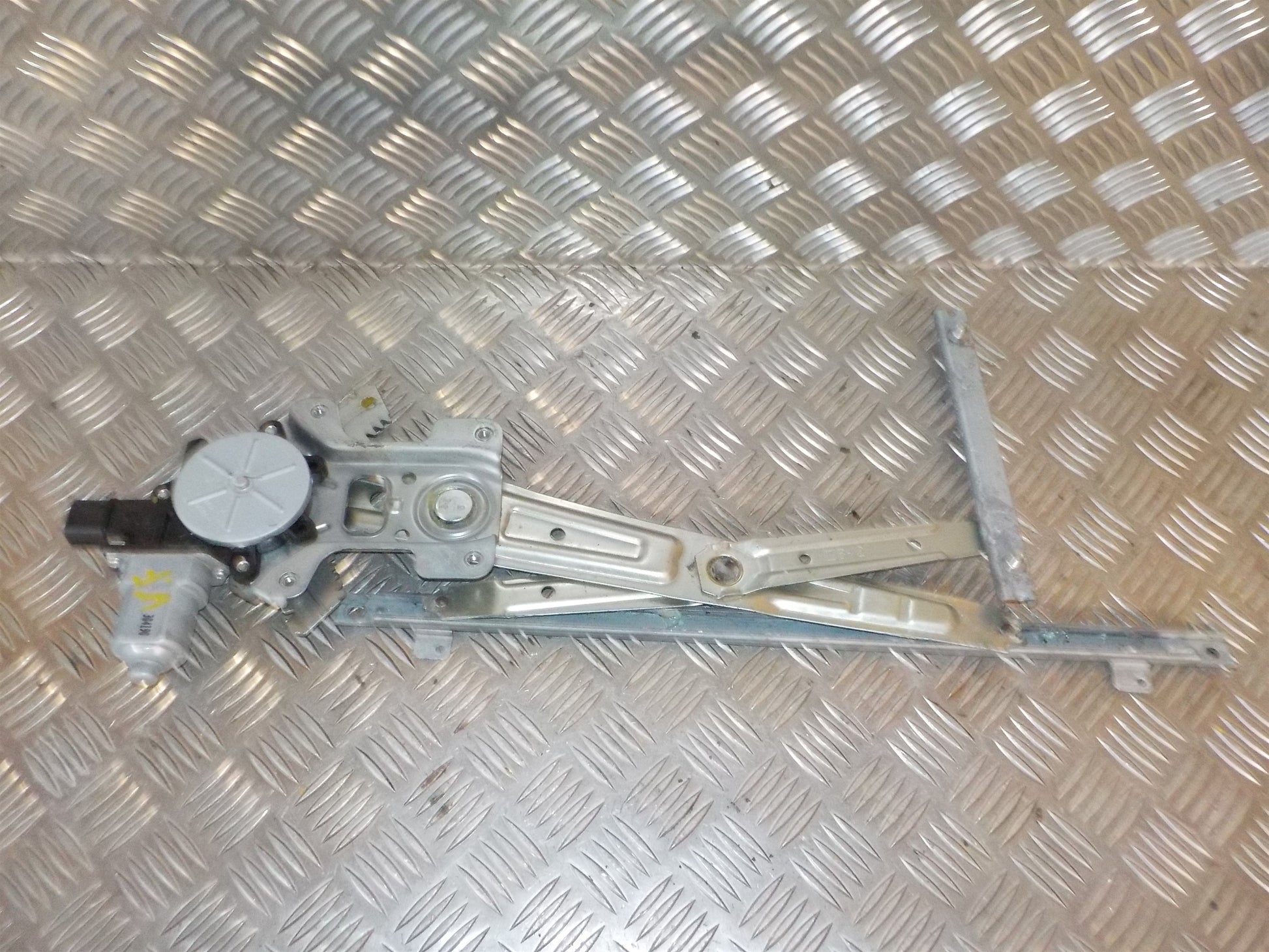 Mitsubishi Lancer Rudemotor - Rudehejs Med OEM Nr. 5713A125 Fra Mitsubishi Ophugger