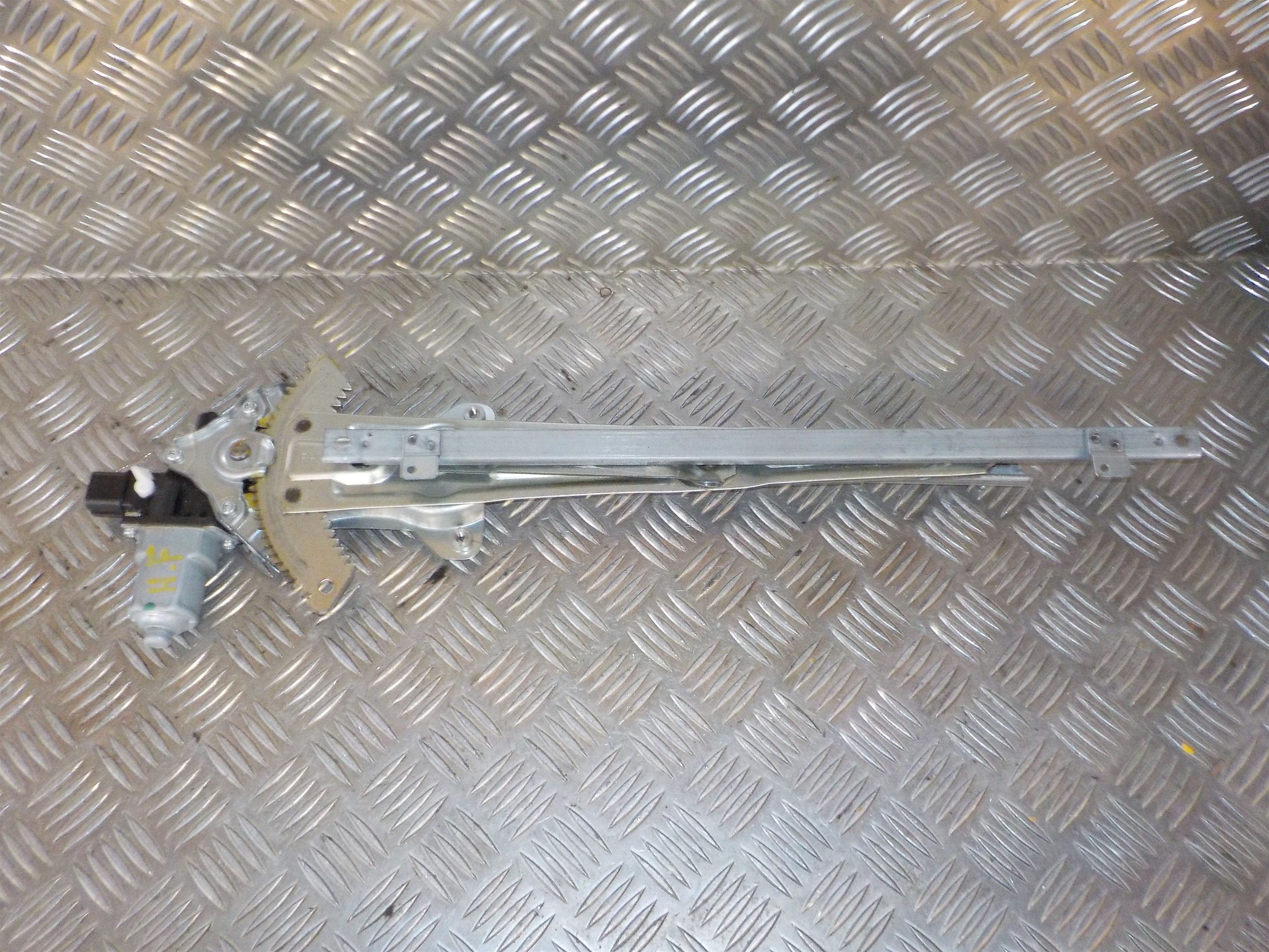 Mitsubishi Lancer Rudemotor - Rudehejs Med OEM Nr. 5713A360 Fra Mitsubishi Ophugger
