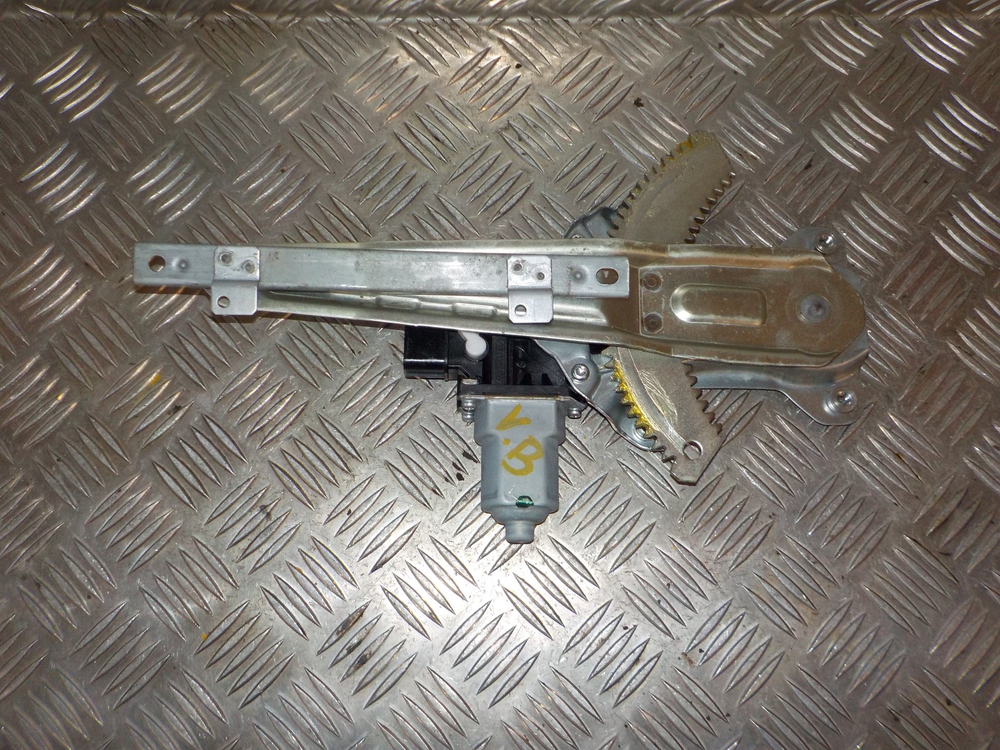 Mitsubishi Lancer Rudemotor - Rudehejs Med OEM Nr. 5743A253 Fra Mitsubishi Ophugger