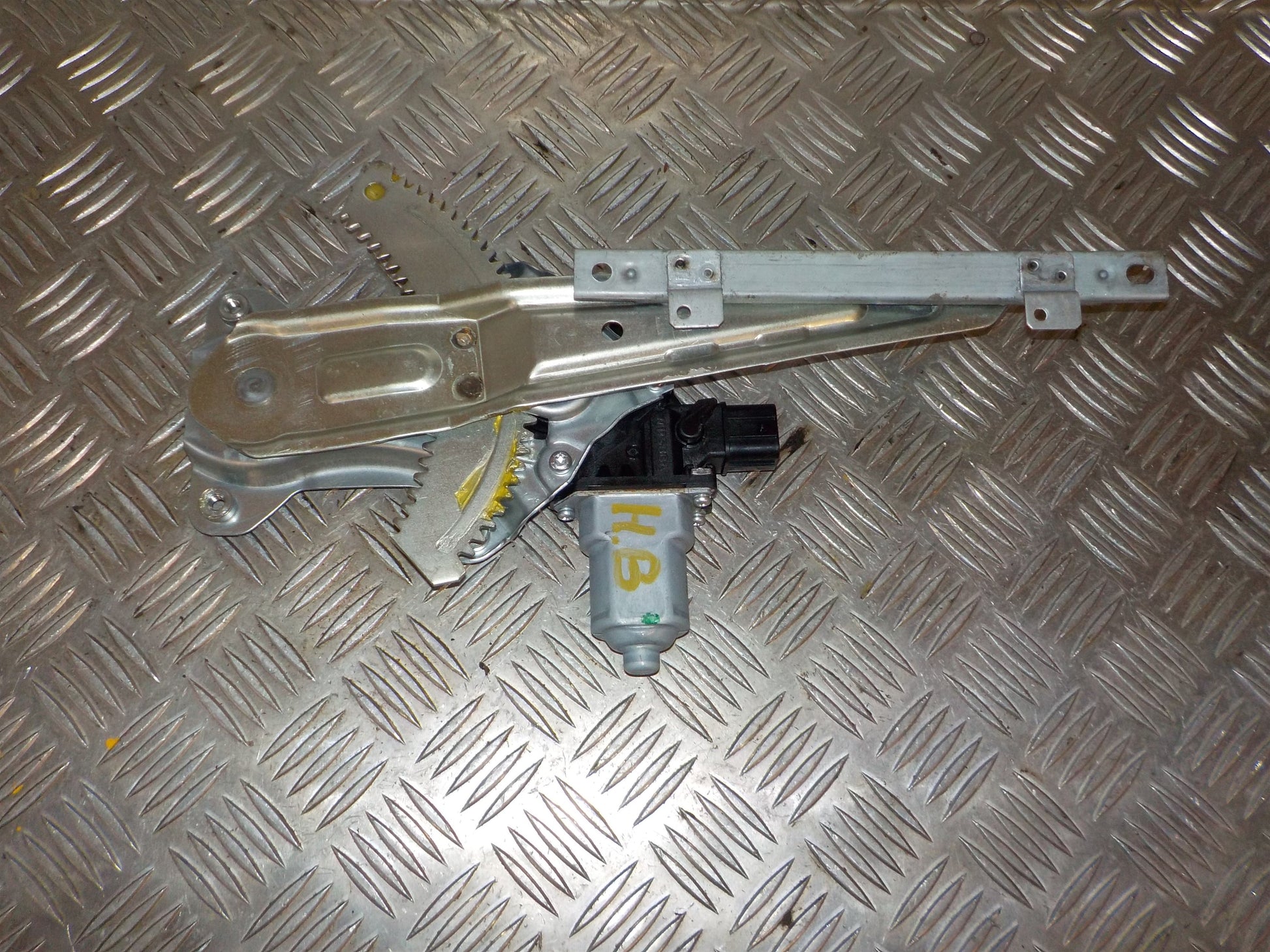 Mitsubishi Lancer Rudemotor - Rudehejs Med OEM Nr. 5743A254 Fra Mitsubishi Ophugger