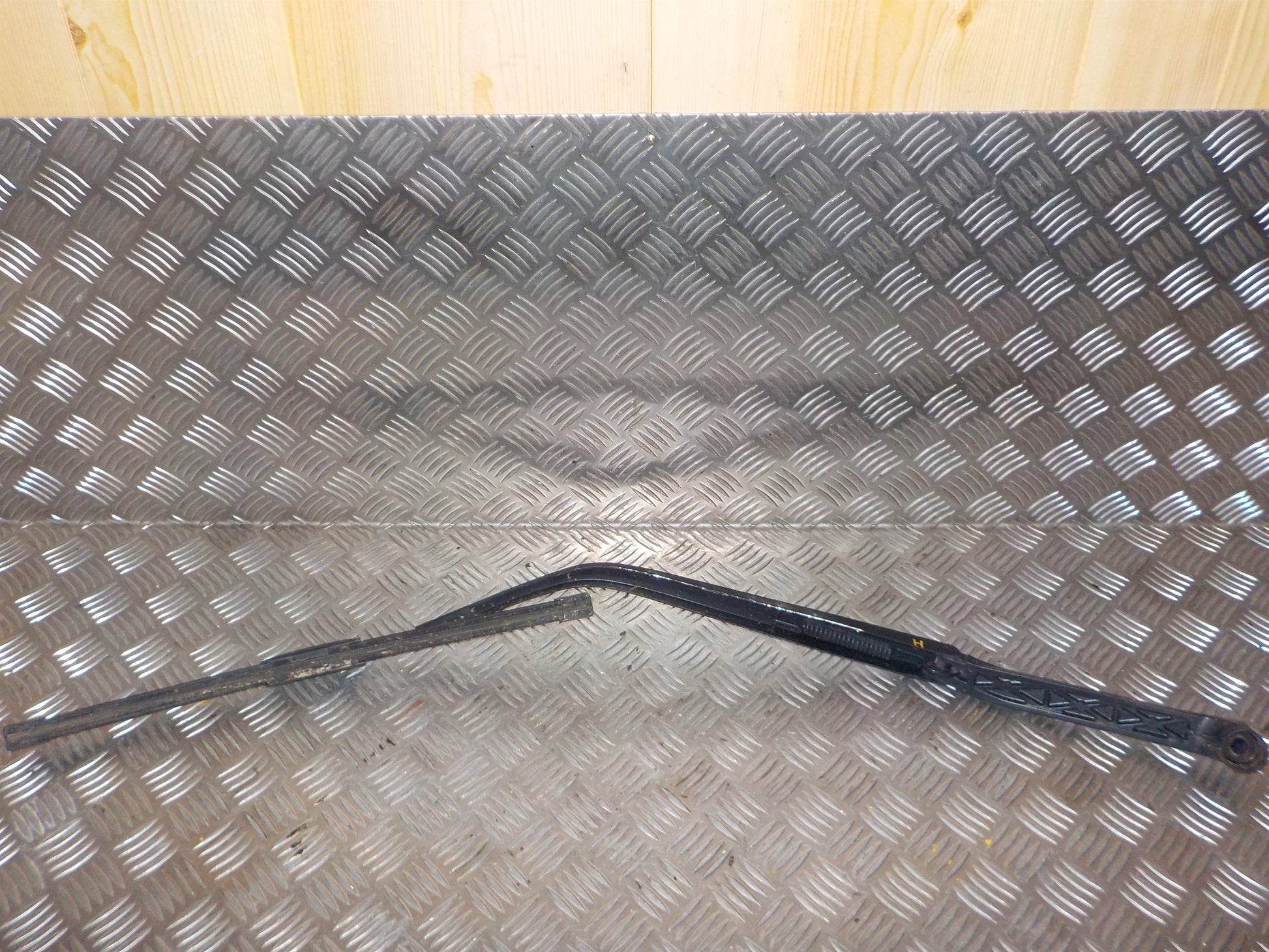 Mitsubishi Lancer Viskerarm Med OEM Nr. 8250A247 Fra Mitsubishi Ophugger