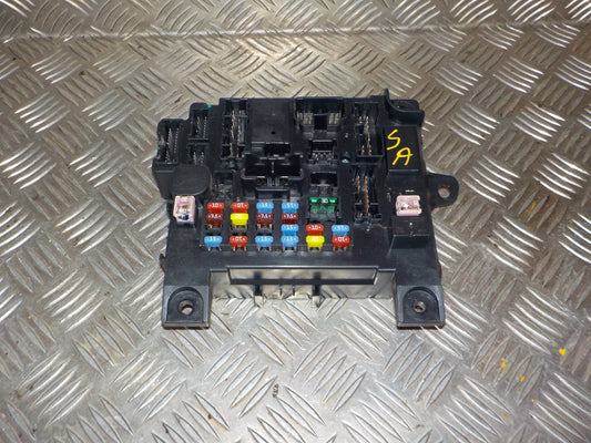 Mitsubishi Lancer Sikringsboks Med OEM Nr. 8637A645 Fra Mitsubishi Ophugger