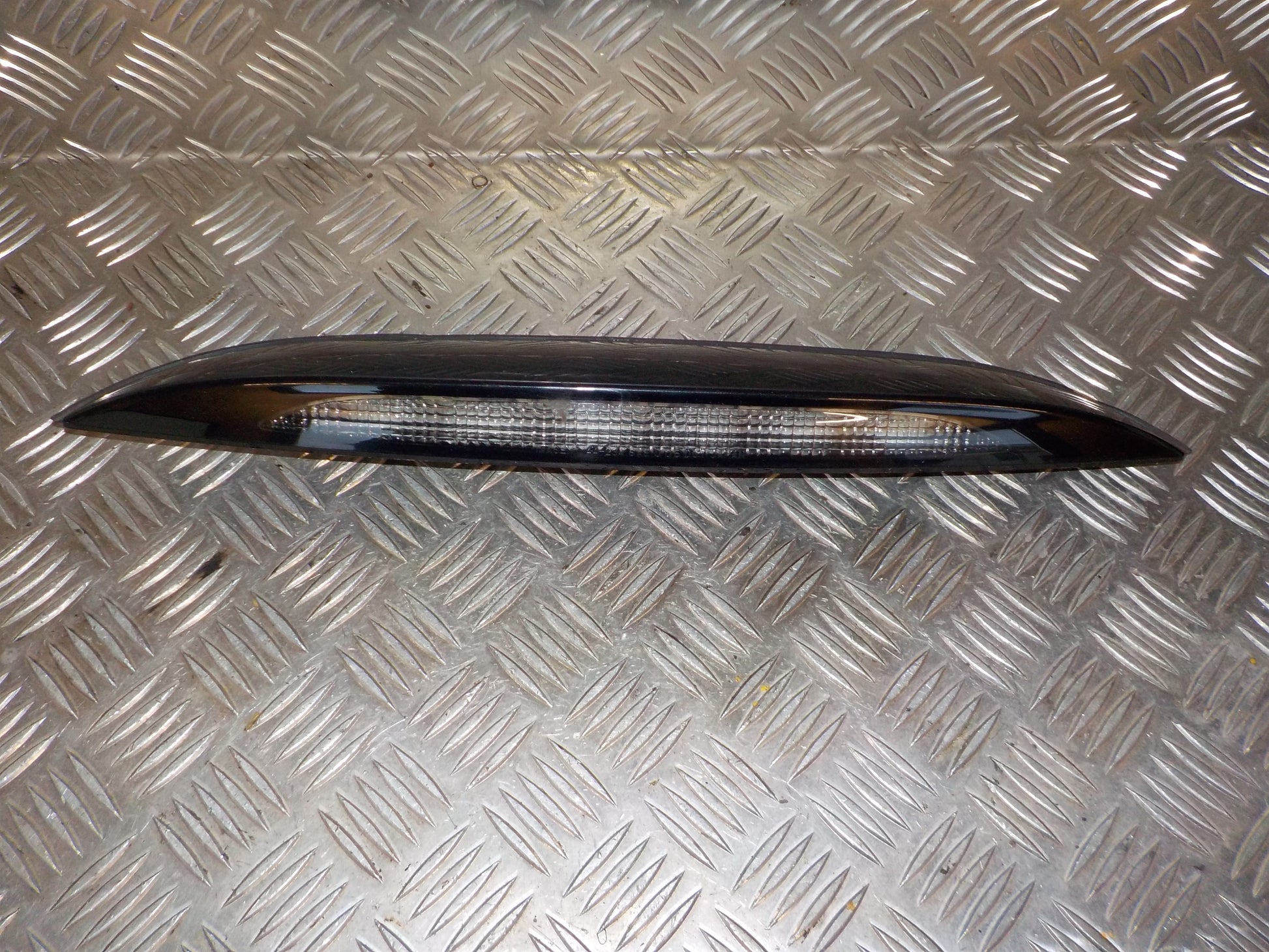 Mitsubishi Lancer Bremselys Med OEM Nr. Ophugger Fra Mitsubishi Ophugger