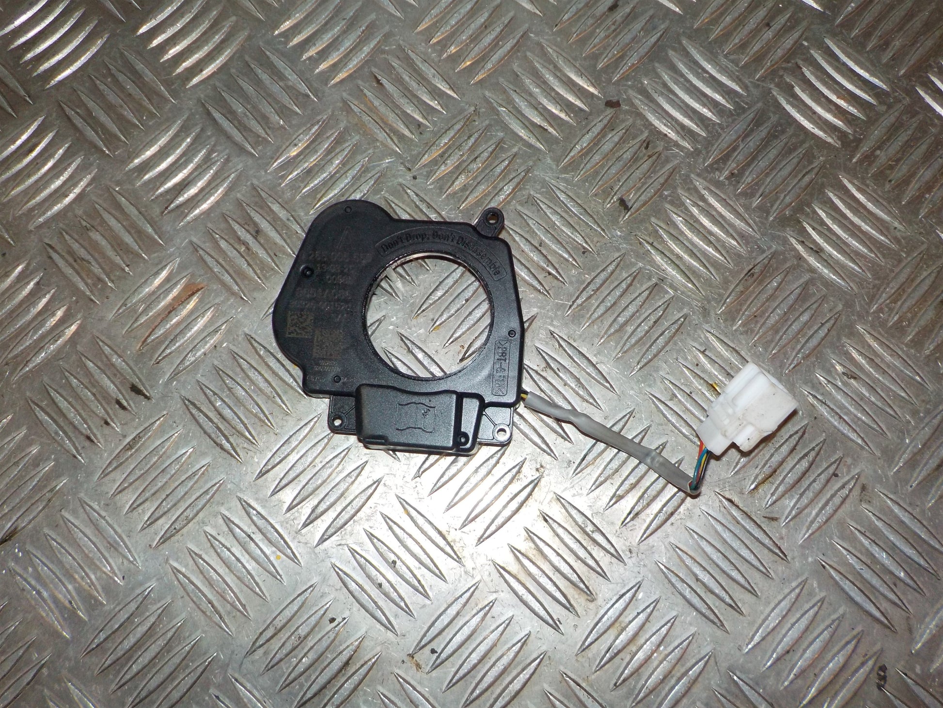 Mitsubishi Lancer Ratvinkelsensor Med OEM Nr. 8651A085 Fra Mitsubishi Ophugger