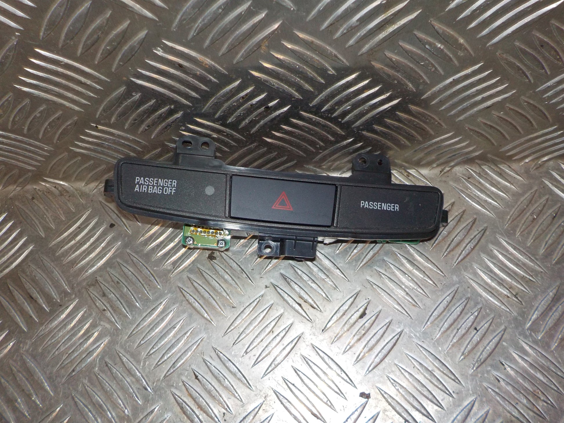 Mitsubishi Lancer Kontakt Katastrofe Med OEM Nr. Ophugger Fra Mitsubishi Ophugger