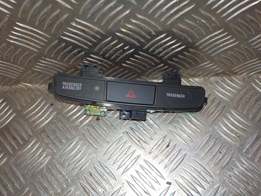 Mitsubishi Lancer Kontakt Katastrofe Med OEM Nr. Ophugger Fra Mitsubishi Ophugger