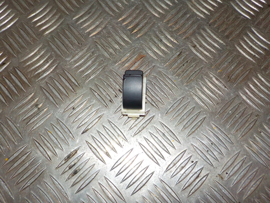 Mitsubishi Lancer Kontakt Rudehejs Med OEM Nr. 0233T11BD Fra Mitsubishi Ophugger