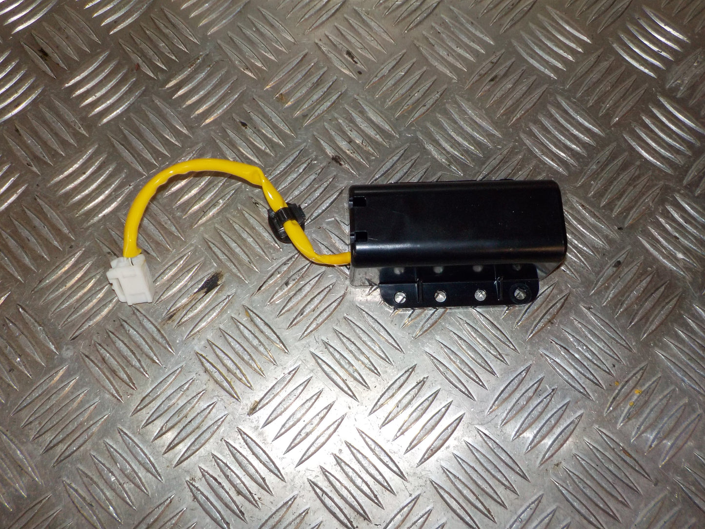 Mitsubishi Lancer Relæ Diverse Med OEM Nr. 8610A134 Fra Mitsubishi Ophugger