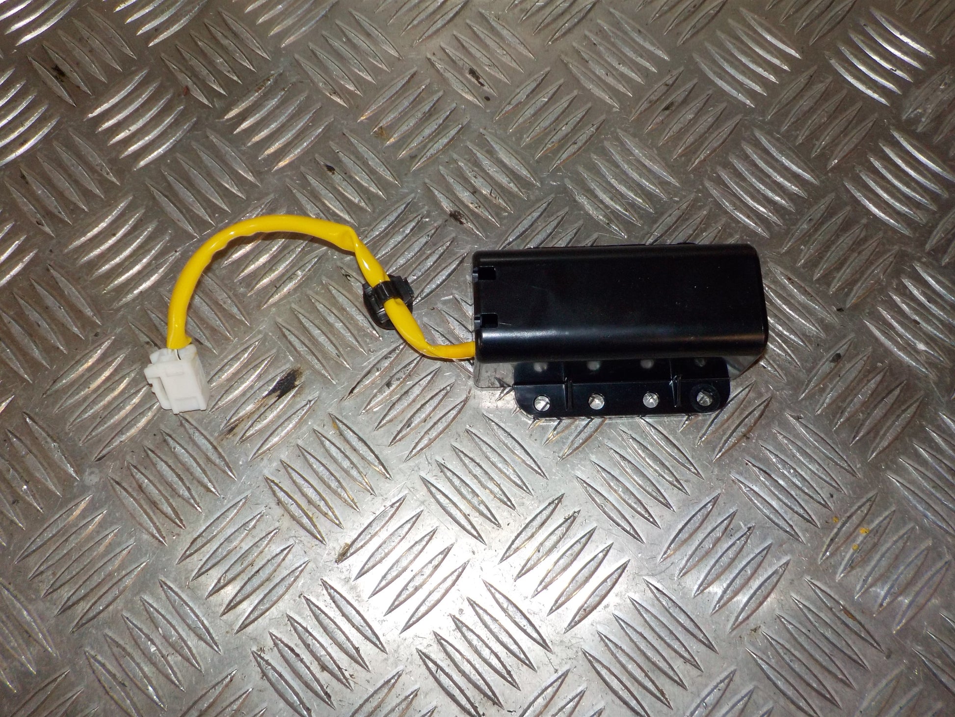 Mitsubishi Lancer Relæ Diverse Med OEM Nr. 8610A134 Fra Mitsubishi Ophugger