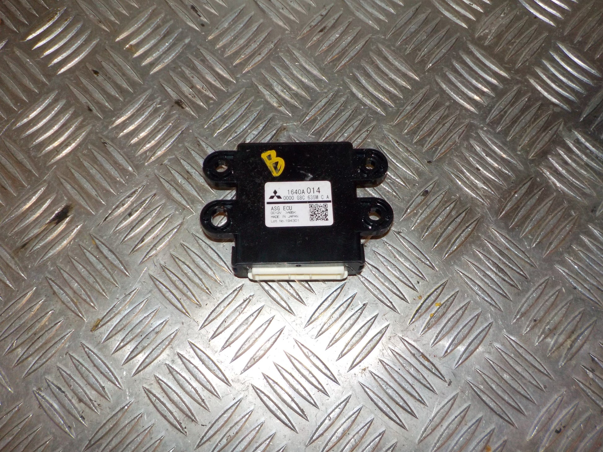 Mitsubishi Lancer Relæ Diverse Med OEM Nr. 1640A014 Fra Mitsubishi Ophugger