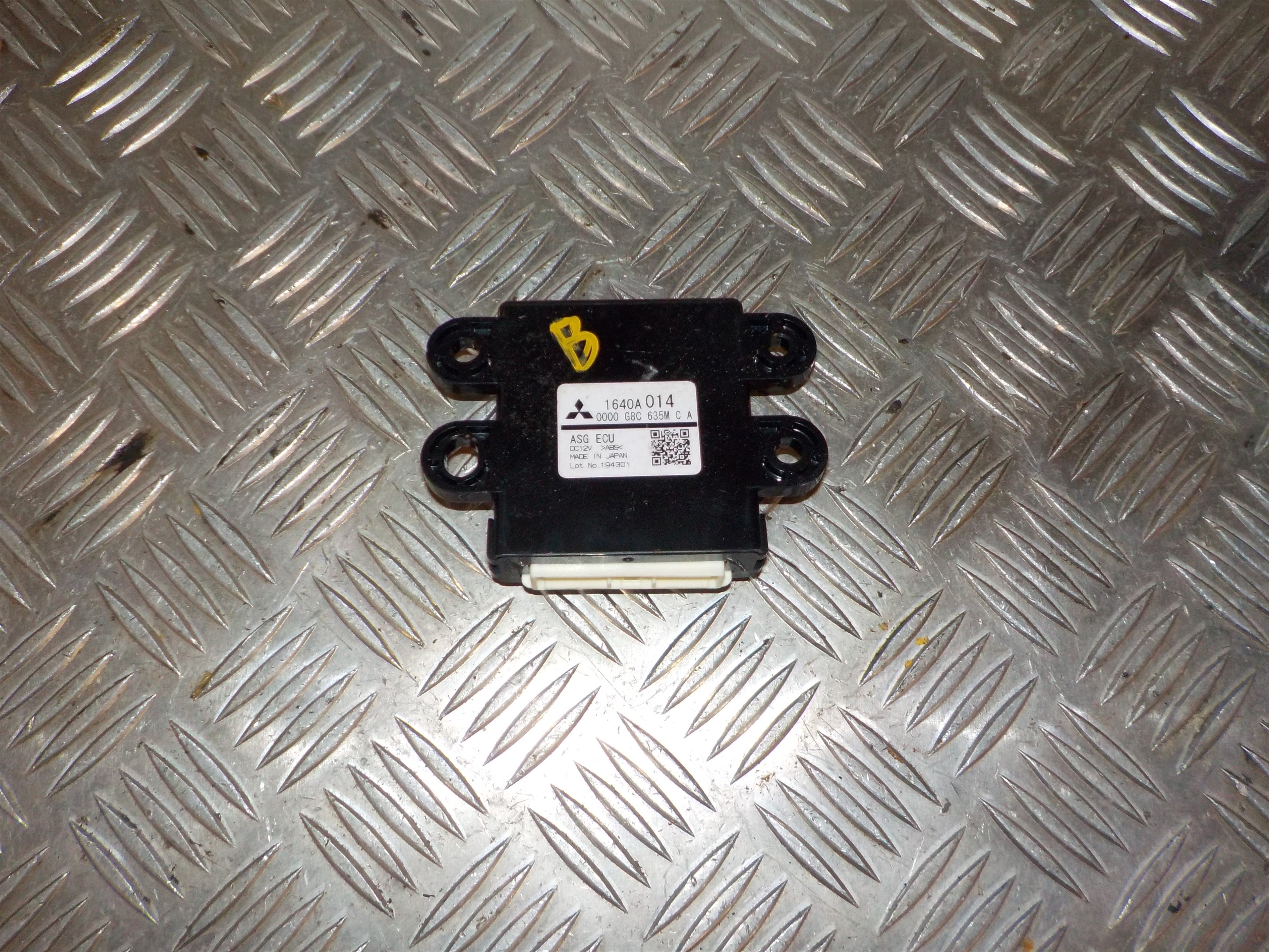 Mitsubishi Lancer Relæ Diverse Med OEM Nr. 1640A014 Fra Mitsubishi Ophugger
