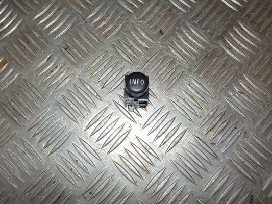 Mitsubishi Lancer Kontakt Diverse Med OEM Nr. Ophugger Fra Mitsubishi Ophugger