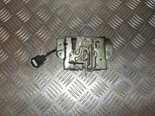 Mitsubishi Lancer Hjelmlås Med OEM Nr. 5908A010 Fra Mitsubishi Ophugger