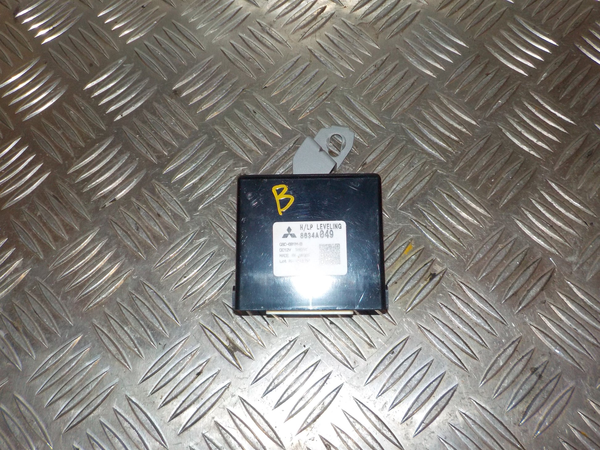 Mitsubishi Lancer Relæ Lys Med OEM Nr. 8634A049 Fra Mitsubishi Ophugger