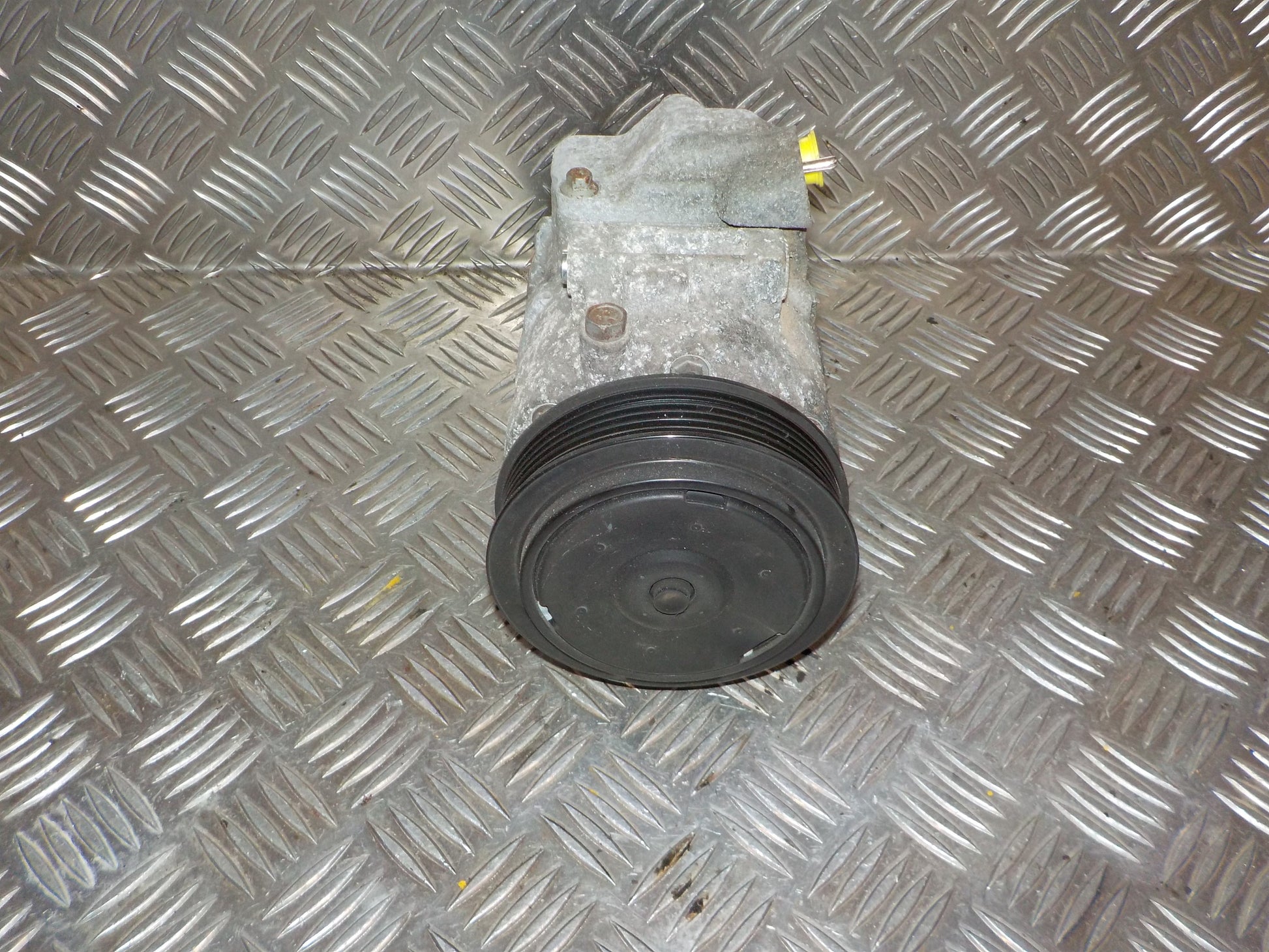 Seat Ibiza 6J Aircondition Pumpe Med OEM Nr. 6Q0820808F Fra Seat Ophugger